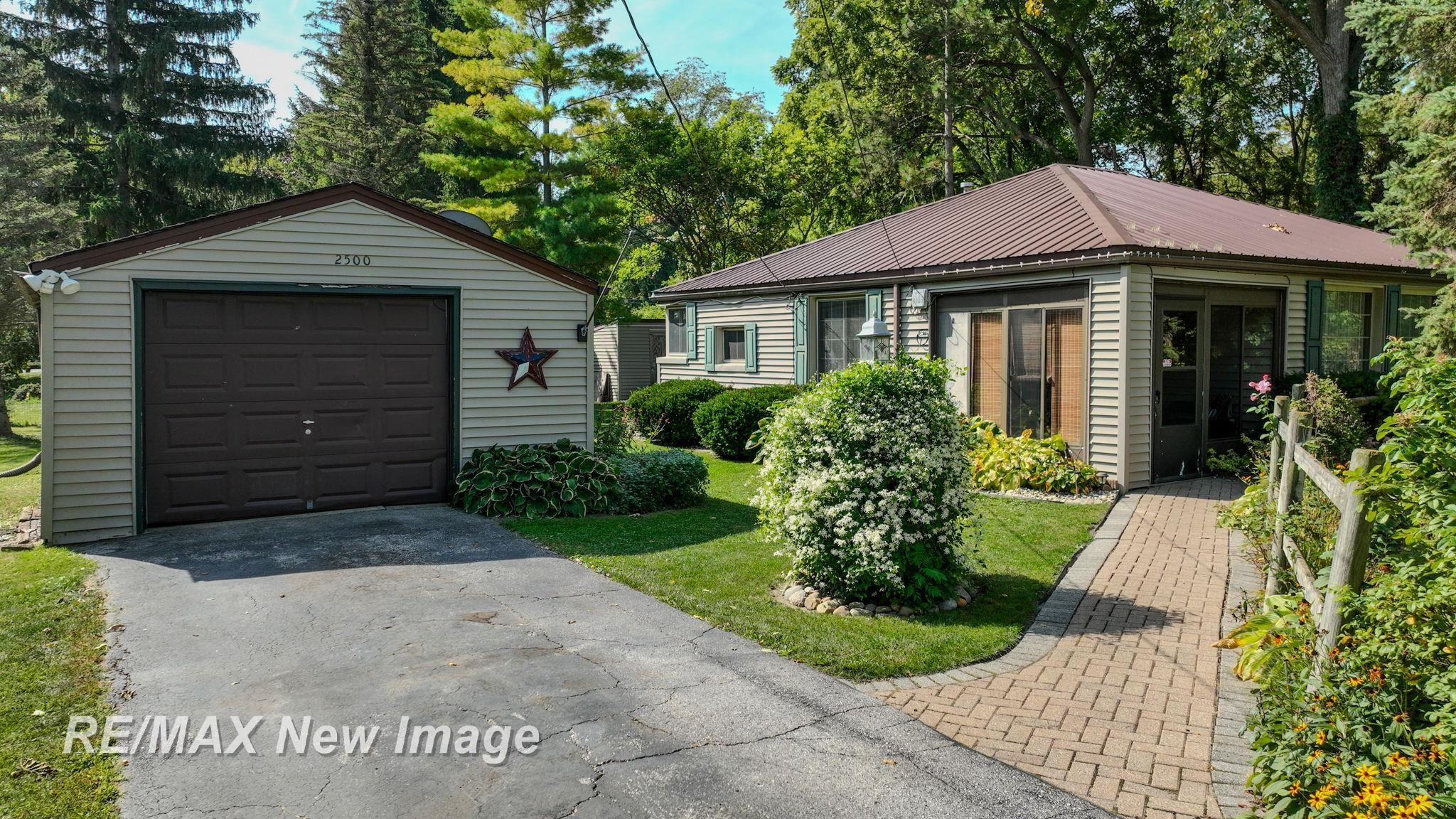 2500 Oregon Avenue, Saginaw, MI 48601 — Photo 2