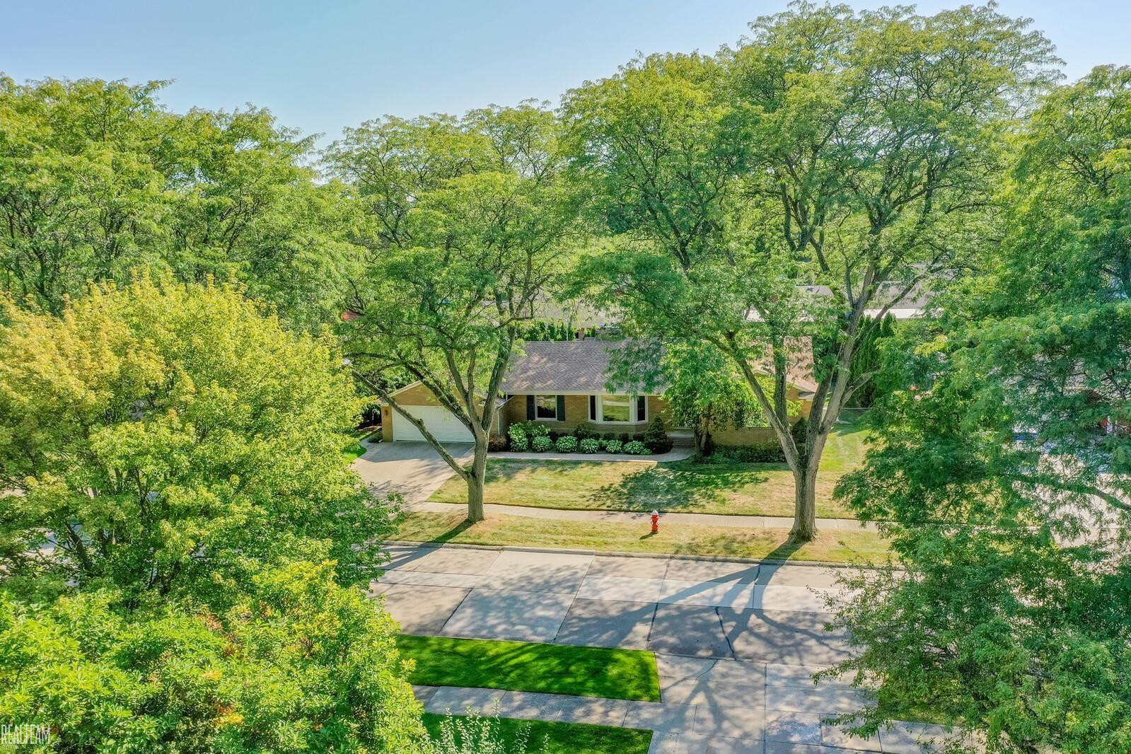 15 N Edgewood Drive, Grosse Pointe Shores, MI 48236 — Photo 2
