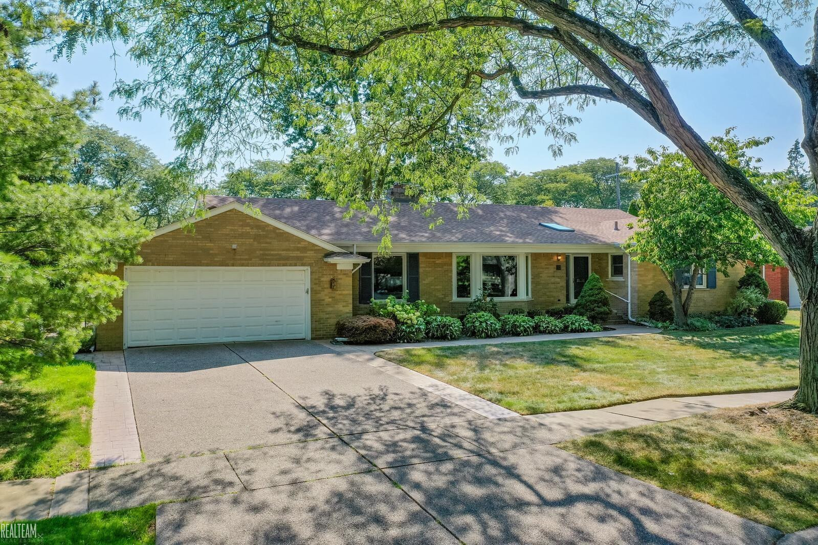 15 N Edgewood Drive, Grosse Pointe Shores, MI 48236 — Photo 3