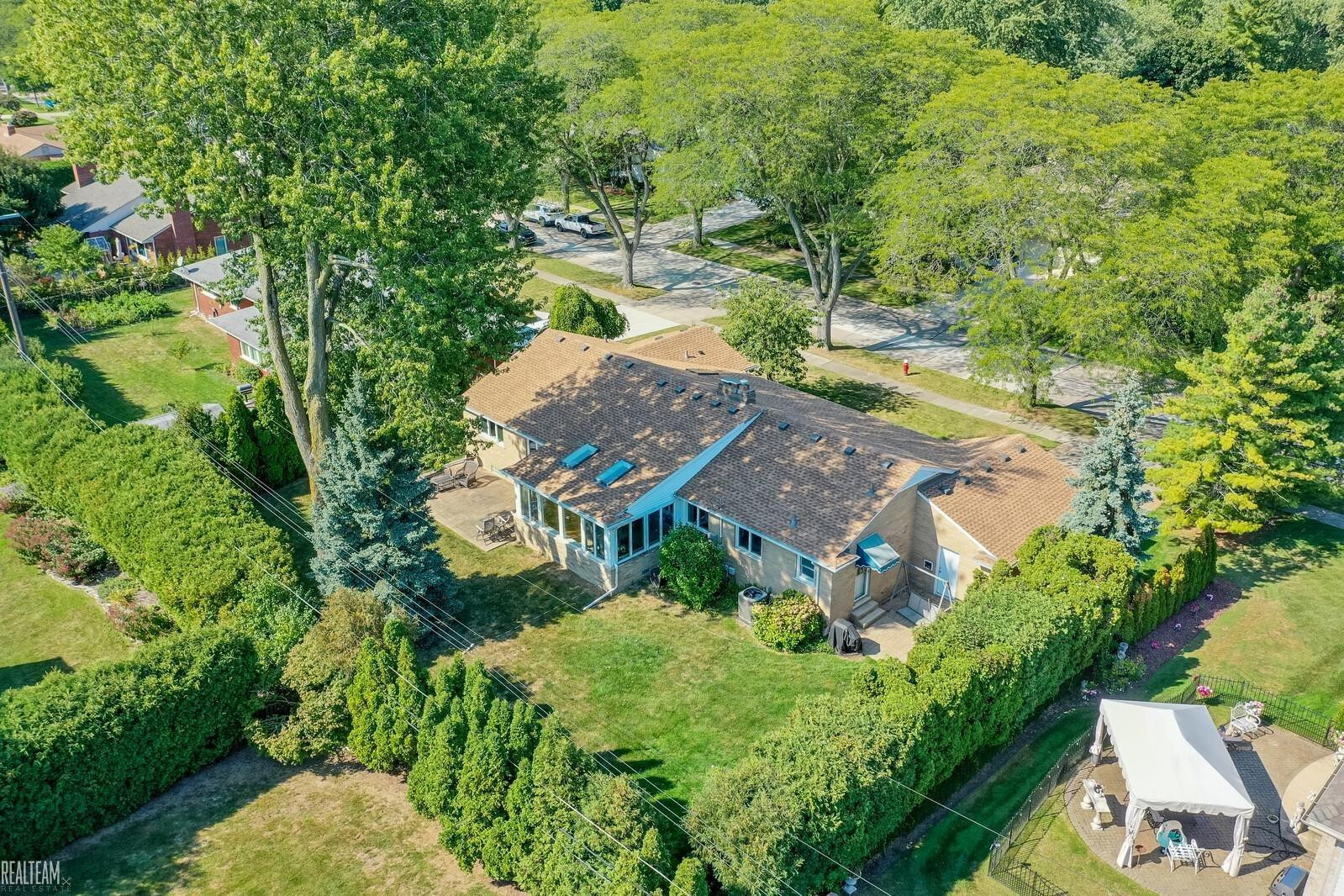 15 N Edgewood Drive, Grosse Pointe Shores, MI 48236 — Photo 4
