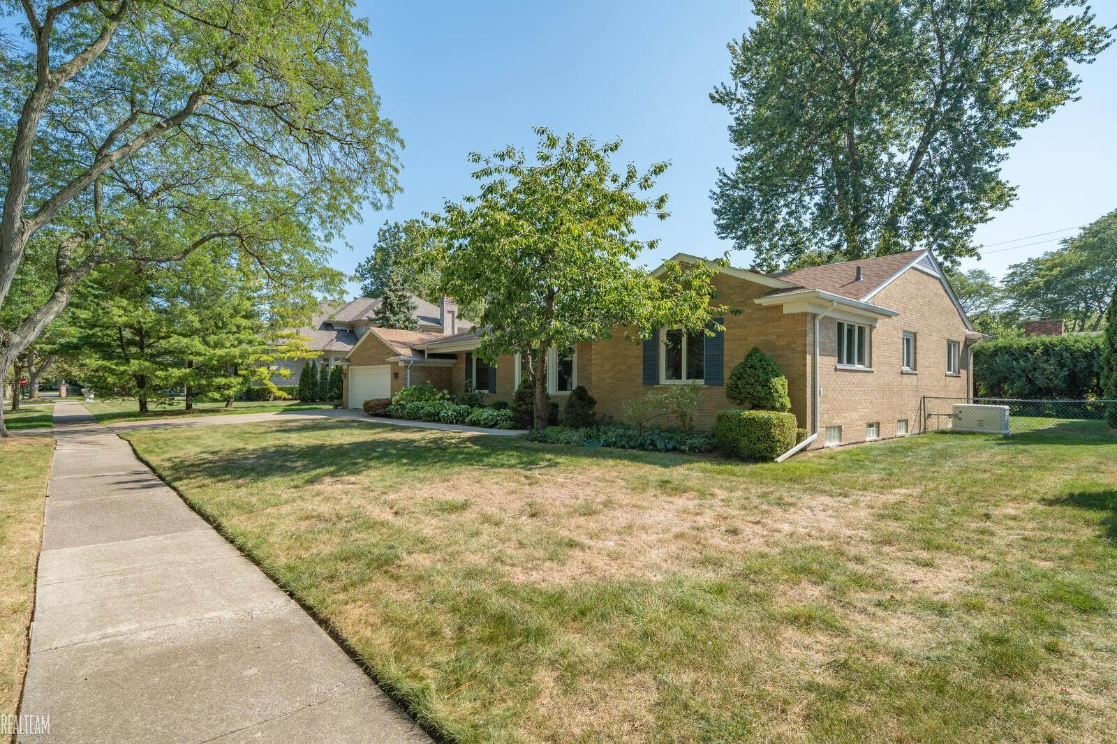 15 N Edgewood Drive, Grosse Pointe Shores, MI 48236 — Photo 45