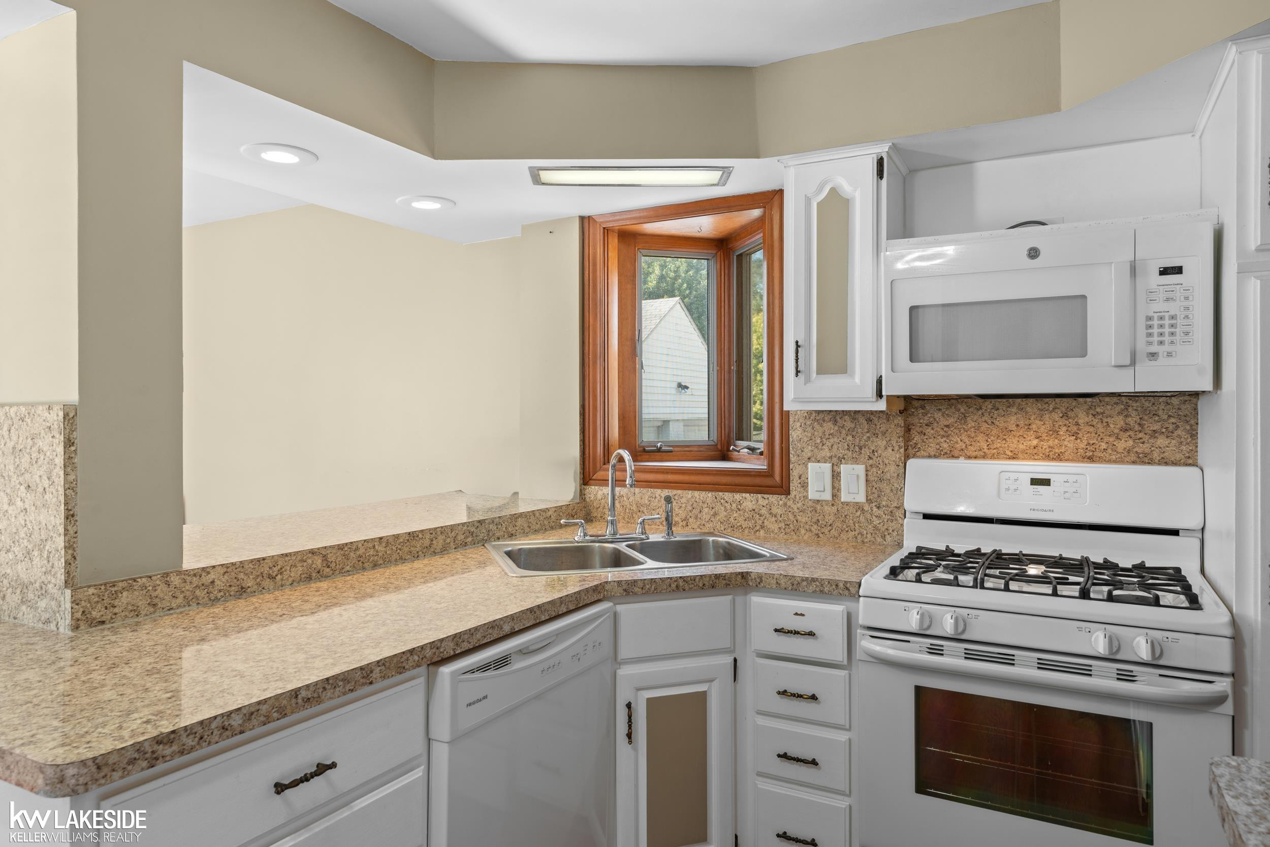 8518 Superior Street, Center Line, MI 48015 — Photo 14
