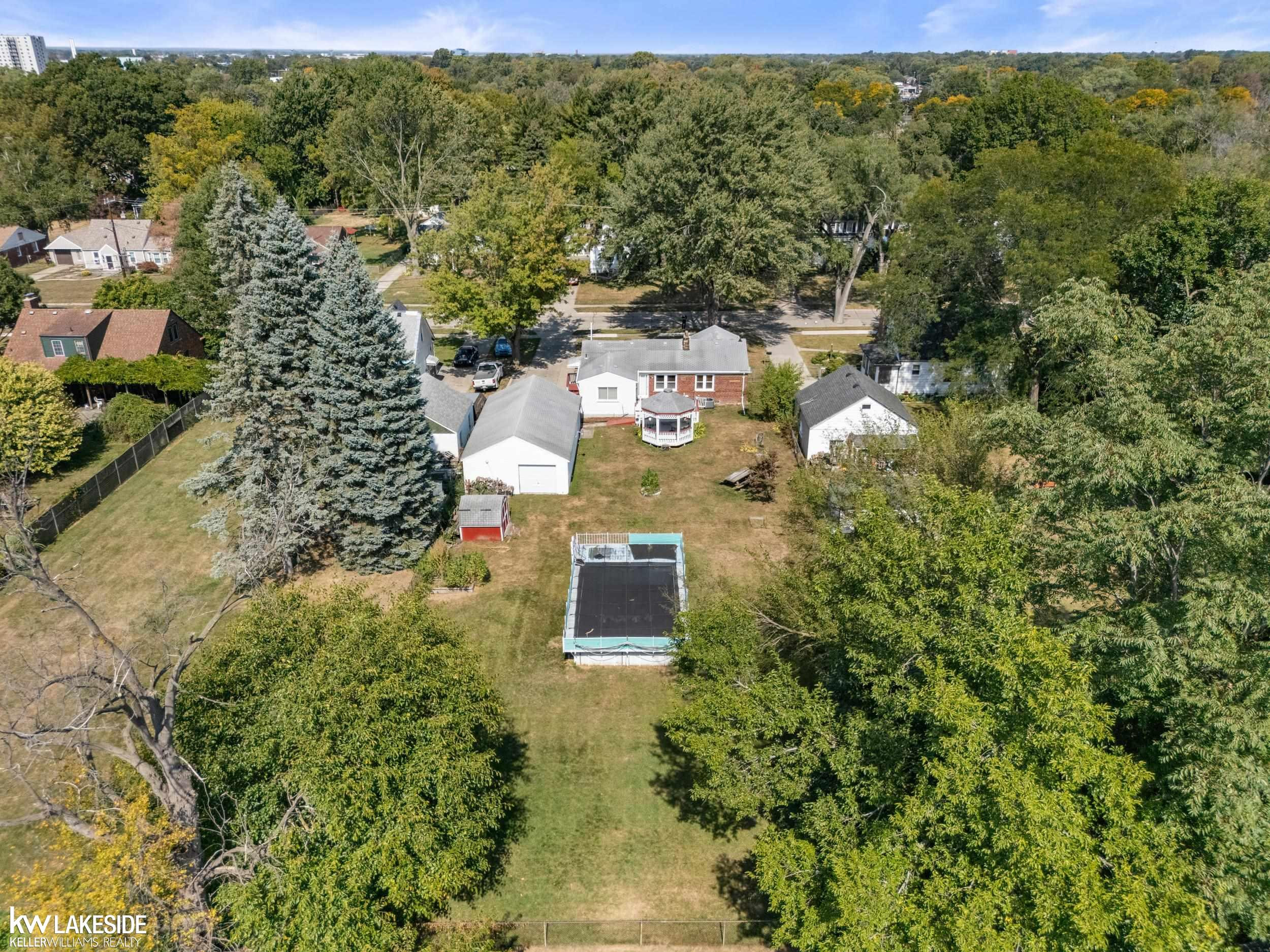 8518 Superior Street, Center Line, MI 48015 — Photo 40