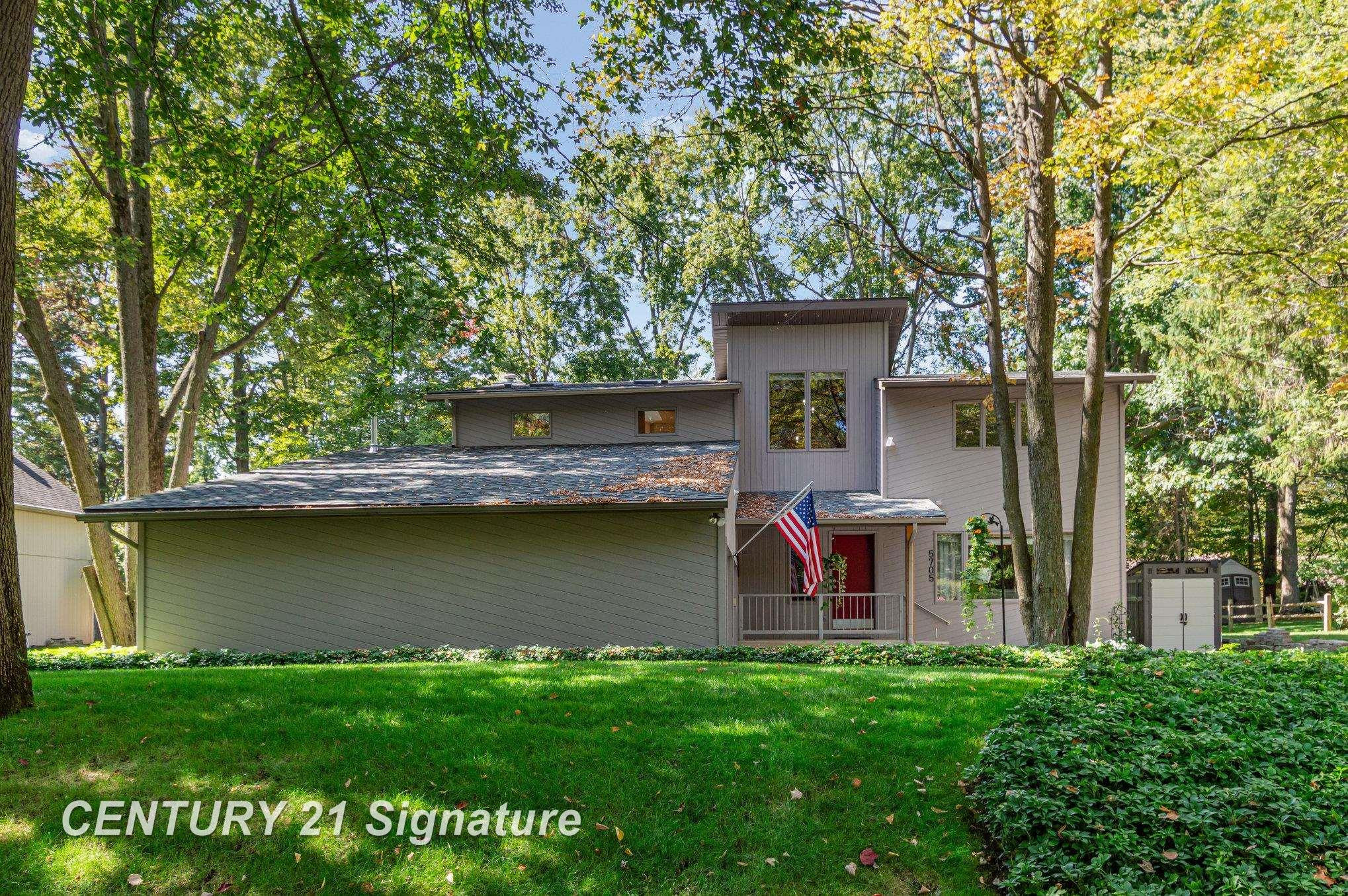 5705 Lantern Lane, Midland, MI 48642 — front exterior