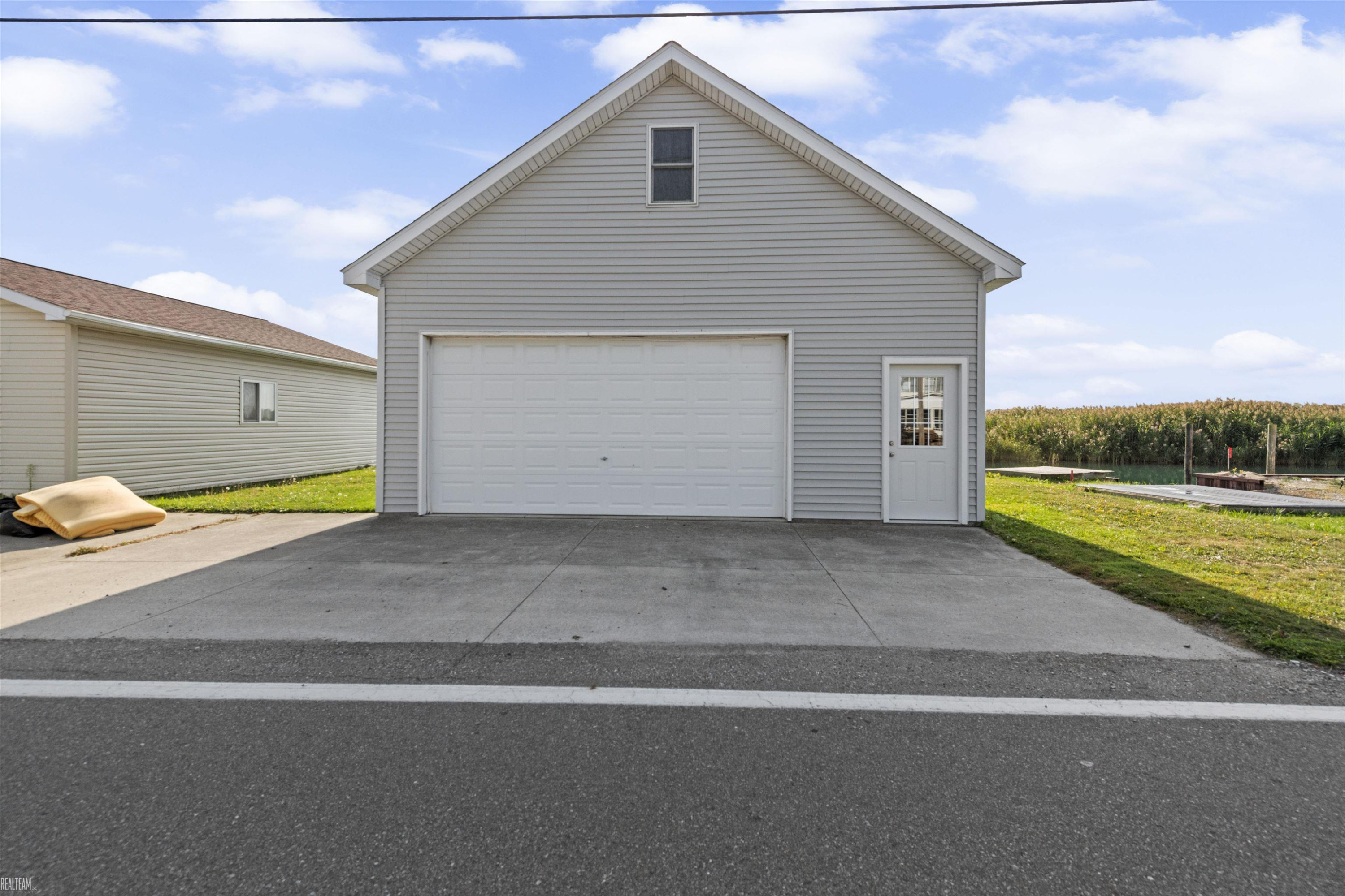 8274 Anchor Bay Drive, MI 48001 — Photo 38