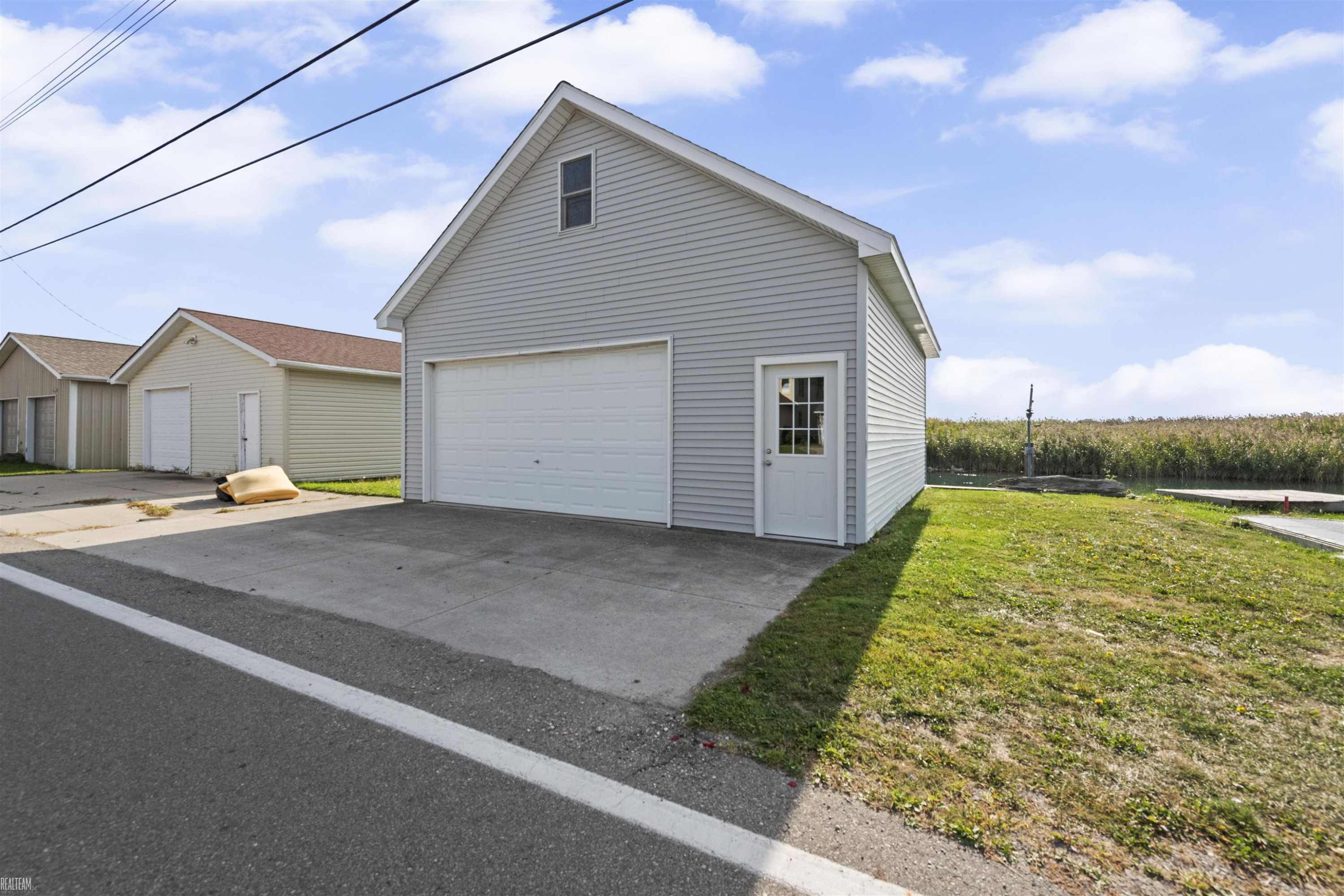 8274 Anchor Bay Drive, MI 48001 — Photo 39