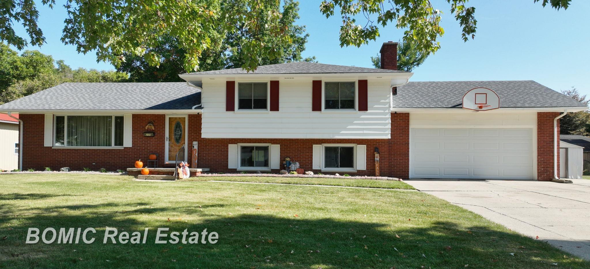 228 Saginaw Street, Vassar, MI 48768 — front exterior