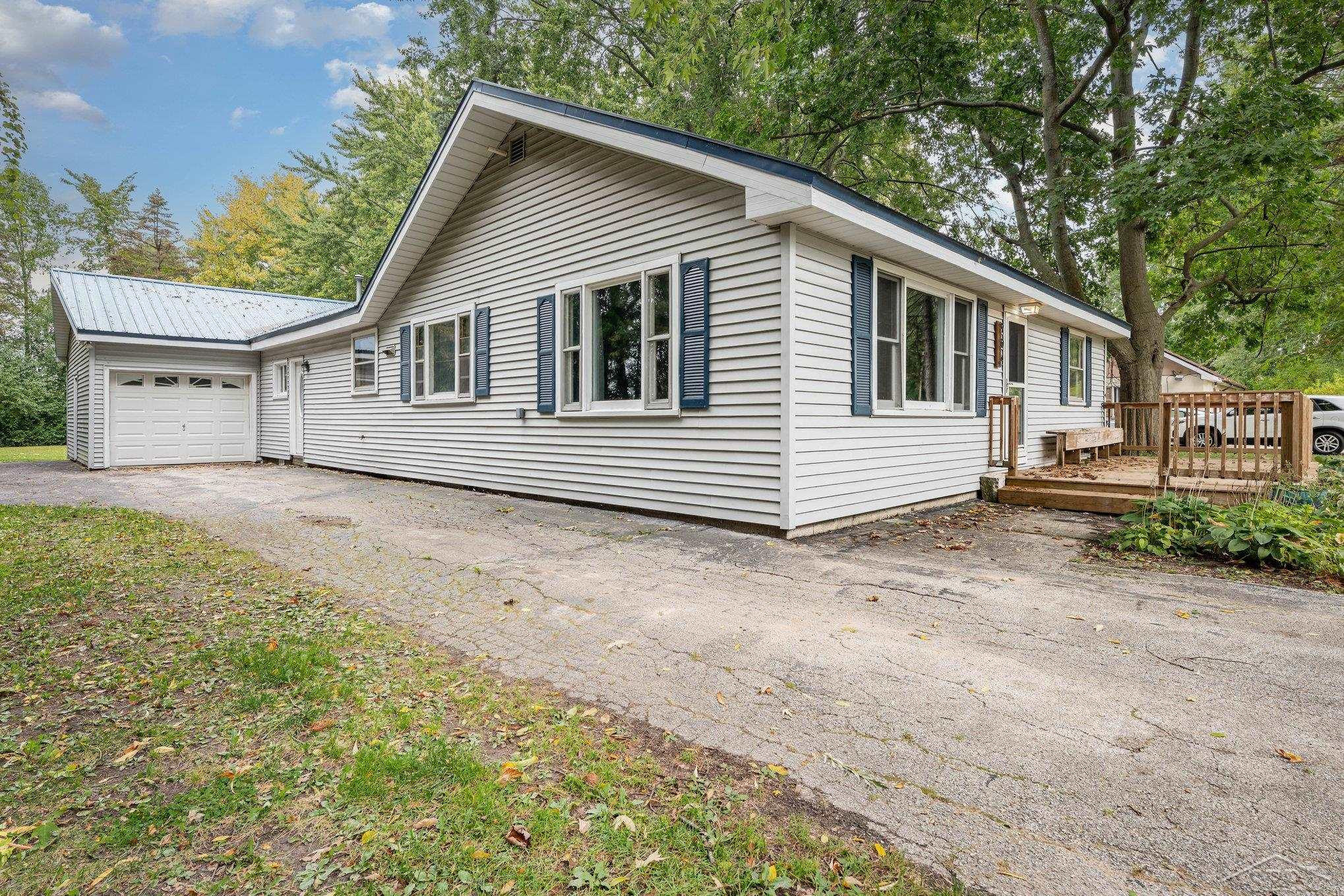904 Commonwealth Avenue, Zilwaukee, MI 48604 — Photo 2