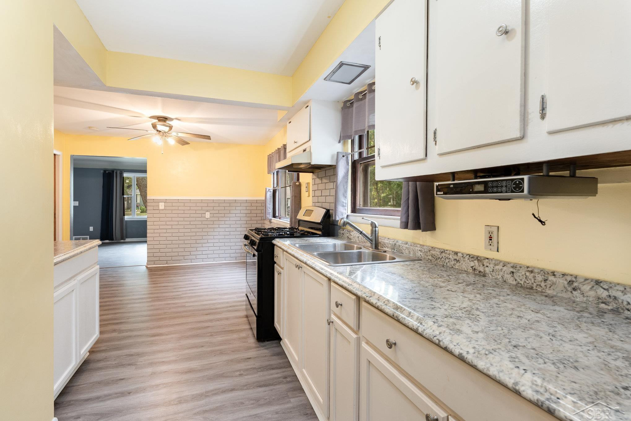 904 Commonwealth Avenue, Zilwaukee, MI 48604 — Photo 8