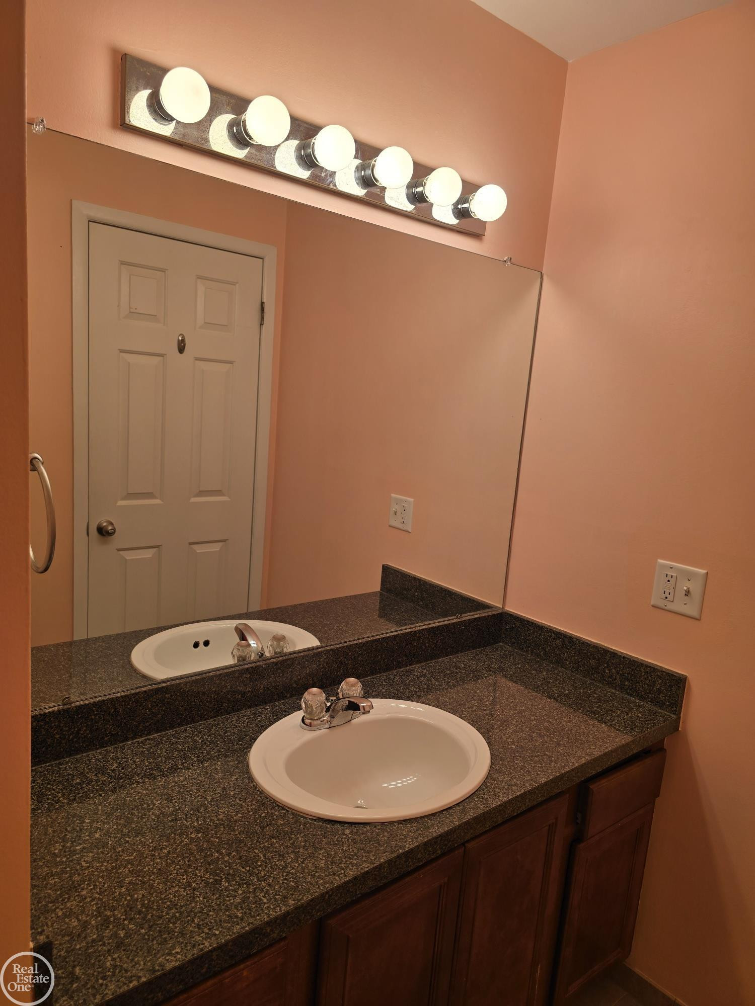 2405 Torquay Street, Bldg. A Unit #104, Royal Oak, MI 48073 — Photo 4