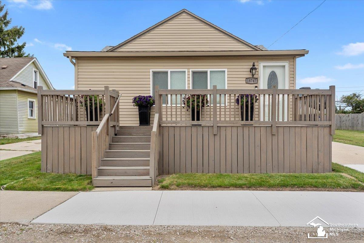 18747 Riverview Street, Riverview, MI 48193 — front exterior