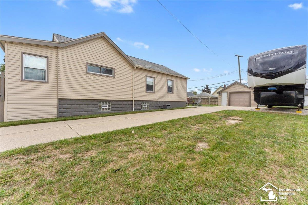 18747 Riverview Street, Riverview, MI 48193 — Photo 25