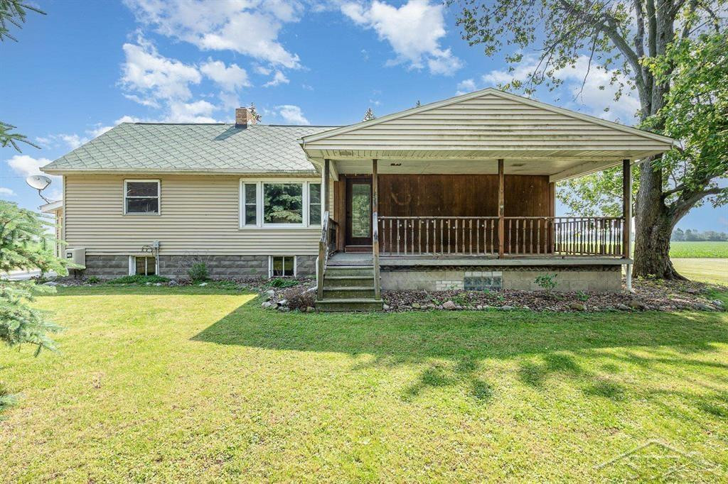 6220 N Westervelt Road, Saginaw, MI 48604 — front exterior