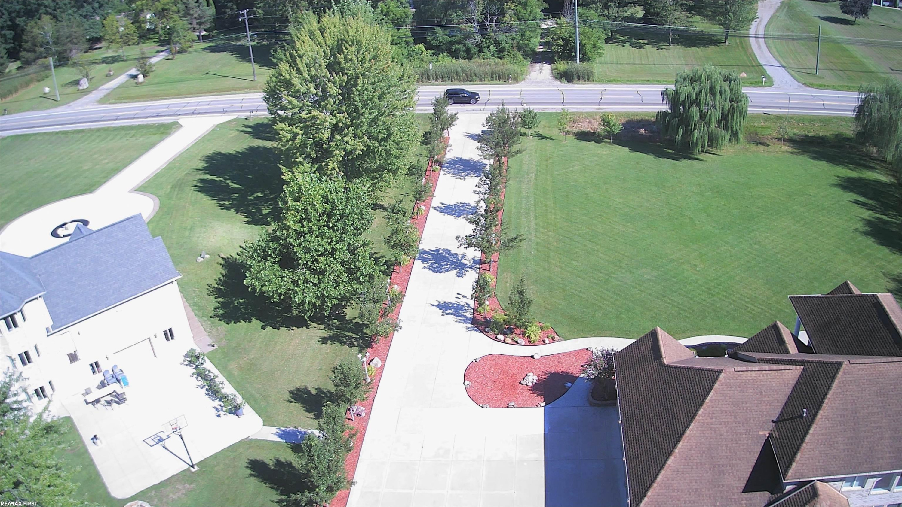 400 ERomeoroad Road, MI — Photo 17