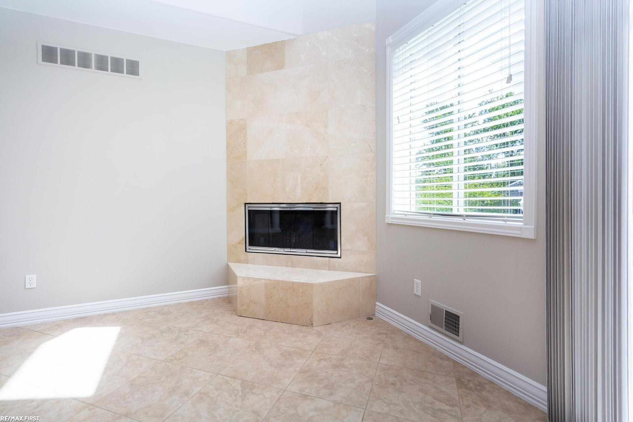 400 ERomeoroad Road, MI — Photo 37
