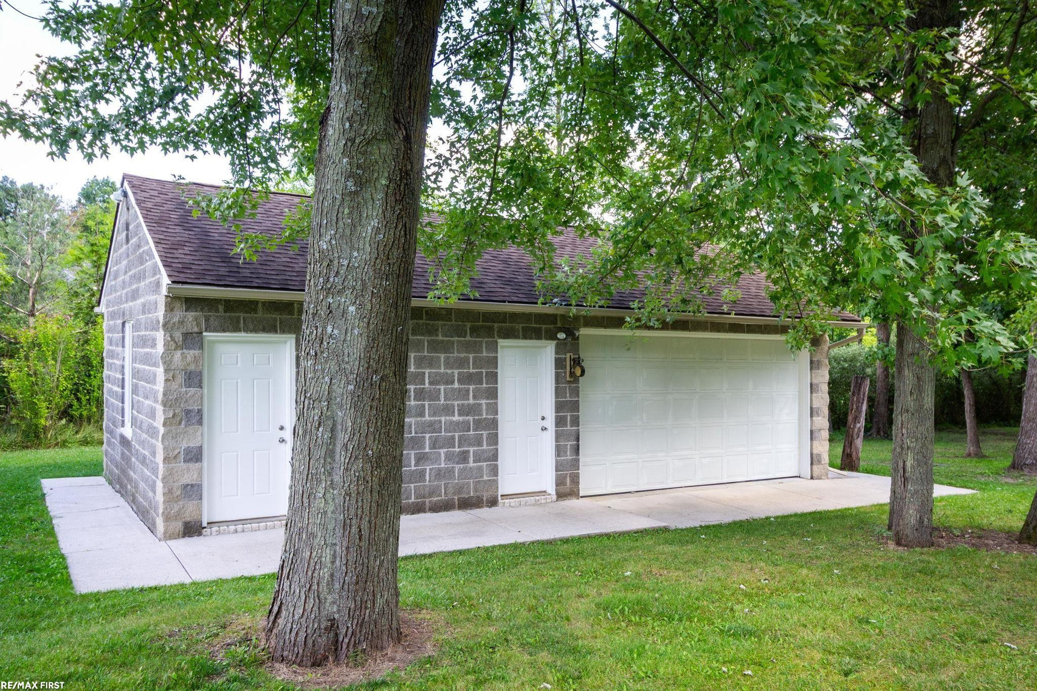 400 ERomeoroad Road, MI — Photo 79