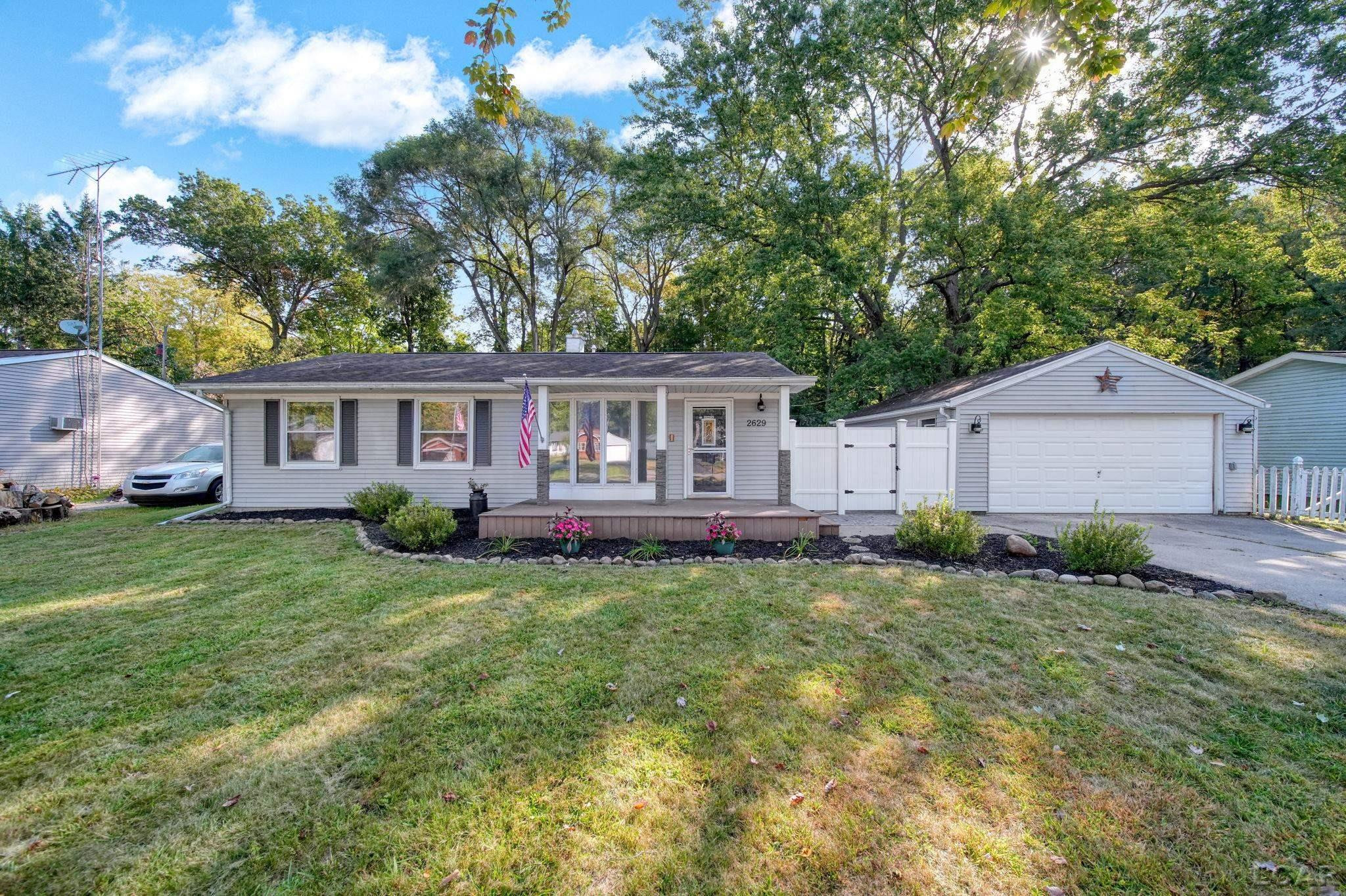 2629 Renfrew Drive, Jackson, MI 49201 — front exterior
