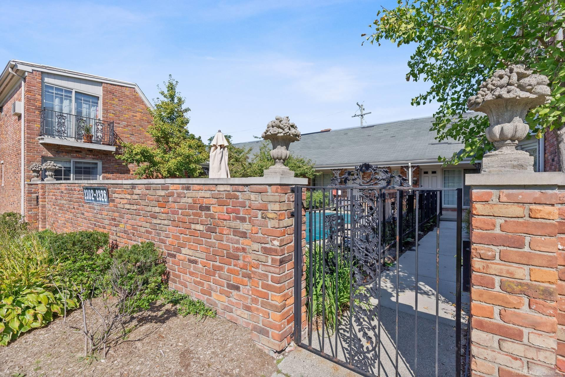 2306 14 Mile Road, Royal Oak, MI 48073 — Photo 3