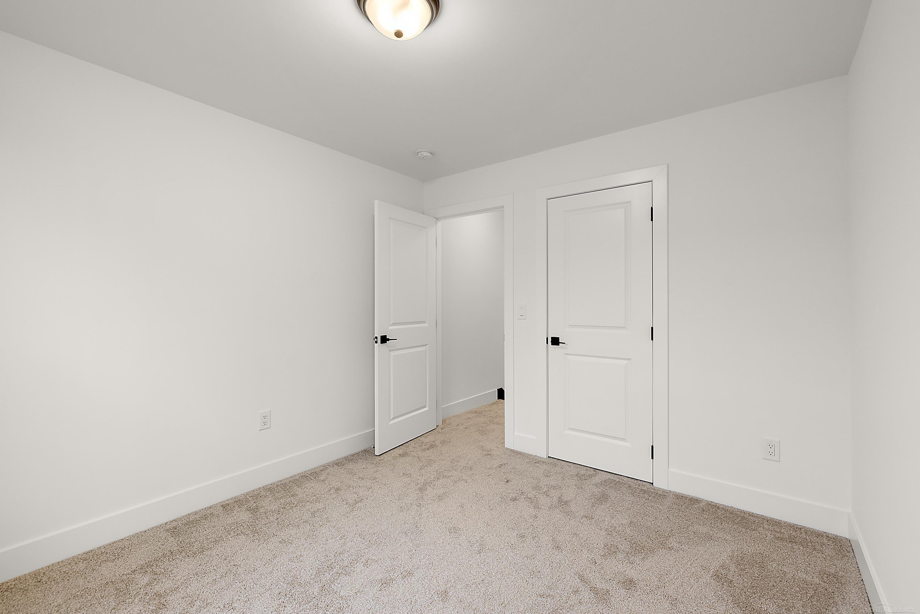 5980 Willow Grove Drive, Troy, MI 48085 — Photo 50