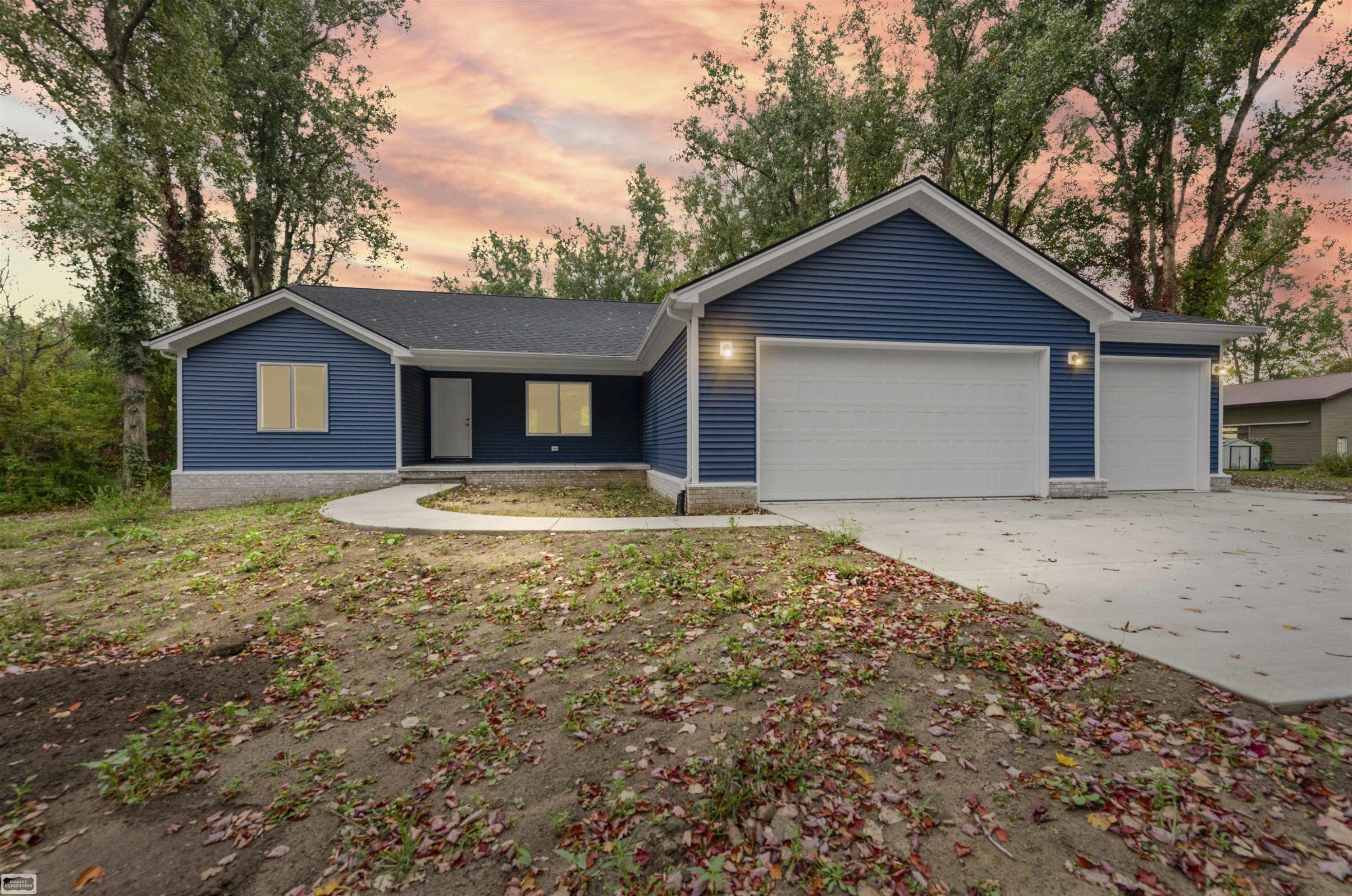 3363 Carrigan Road, MI 48059 — front exterior