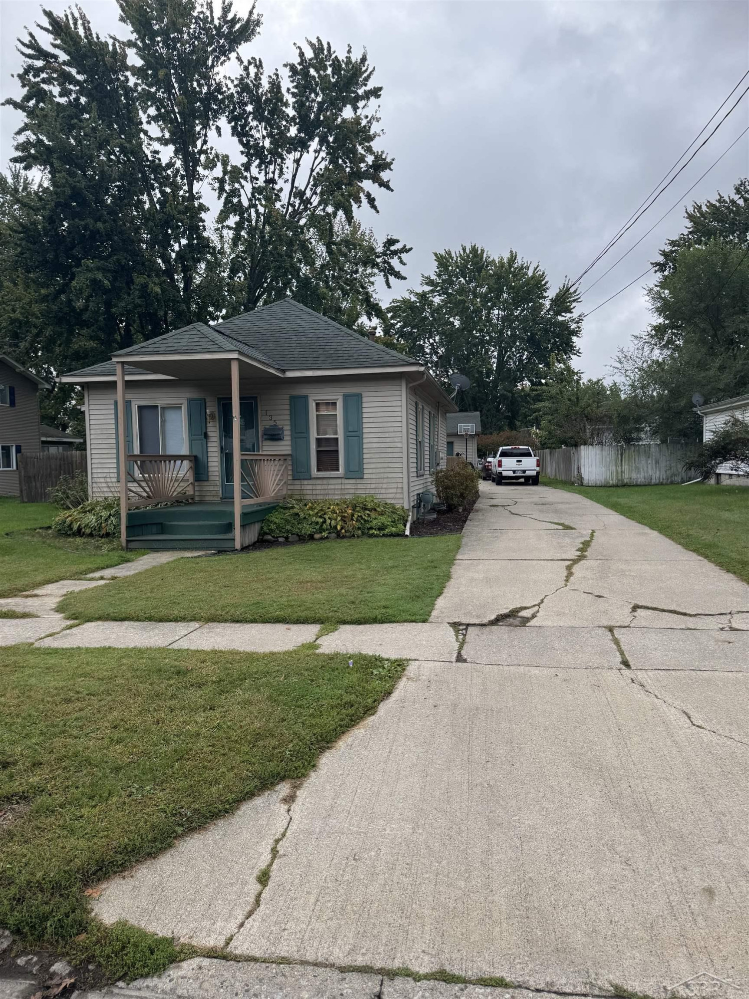 135 W WALNUT Street, Saint Charles, MI 48655 — Photo 3