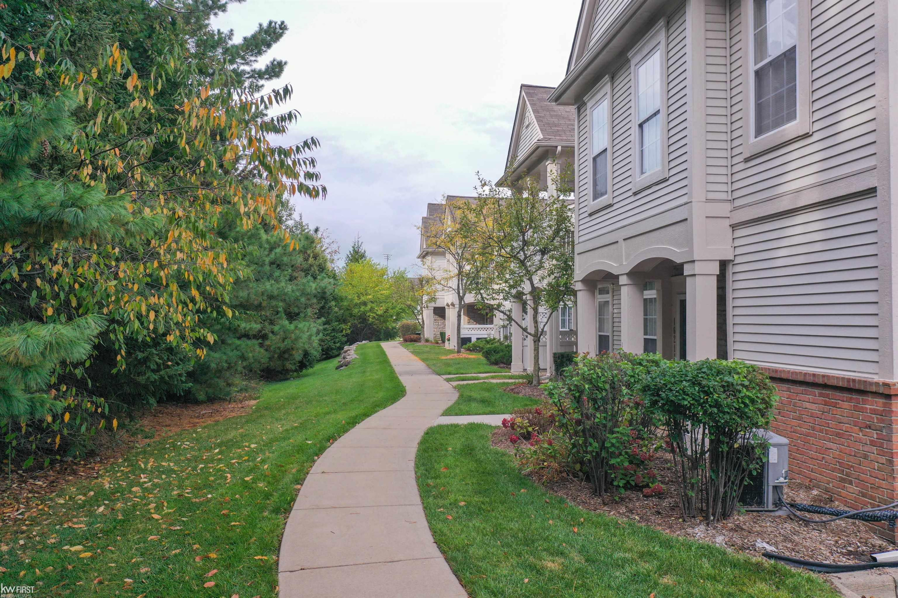 16107 Addington Drive, Walled Lake, MI 48390 — Photo 4