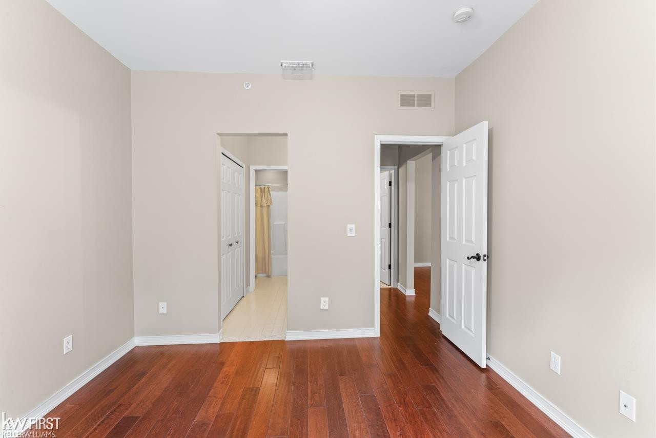 16107 Addington Drive, Walled Lake, MI 48390 — Photo 31