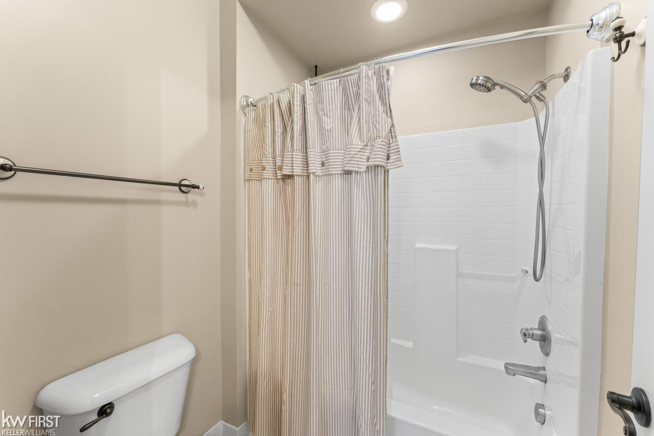 16107 Addington Drive, Walled Lake, MI 48390 — Photo 32