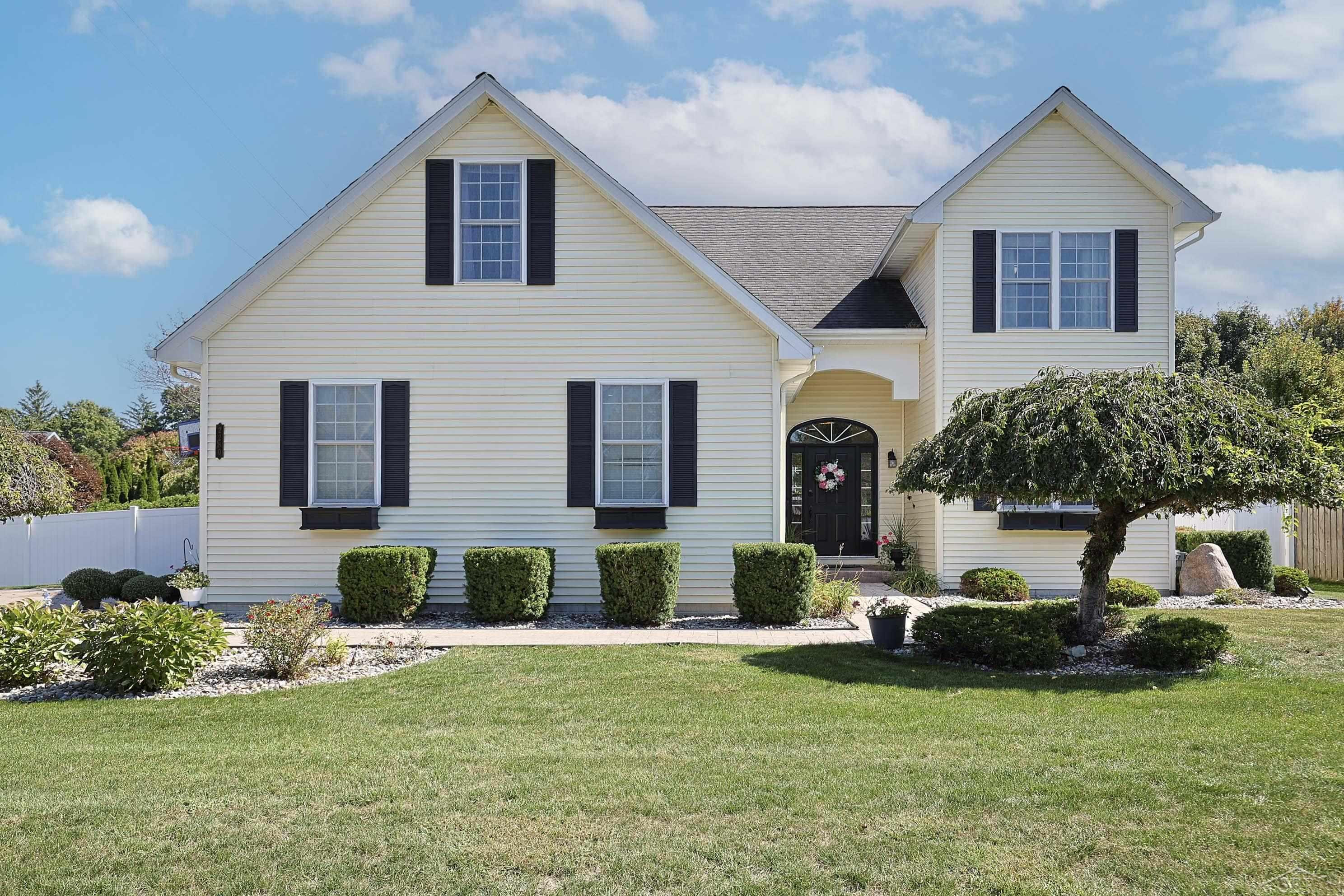 2280 Manchester Drive, Saginaw, MI 48609 — front exterior