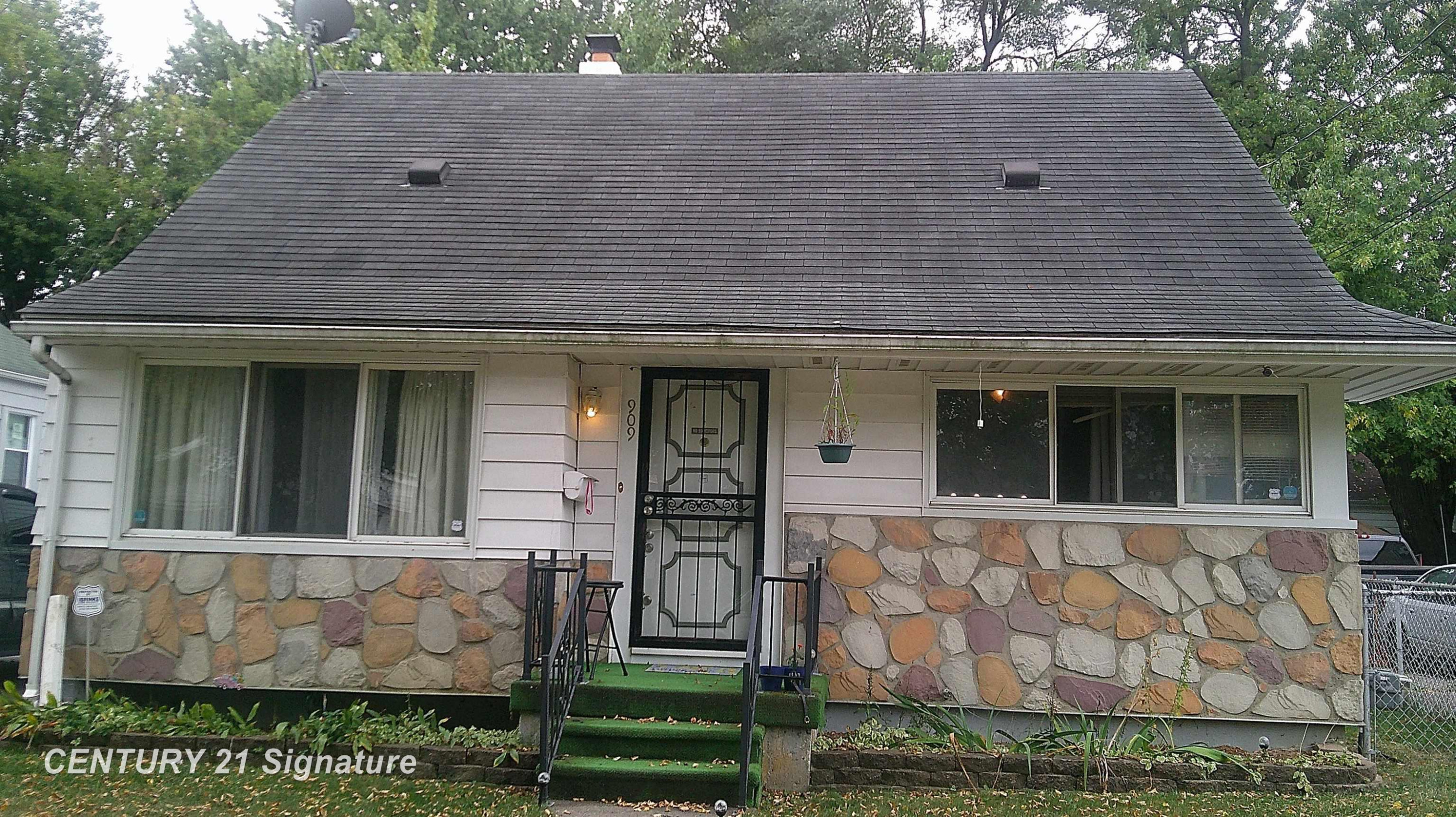 909 Barrie Avenue, Flint, MI 48507 — front exterior