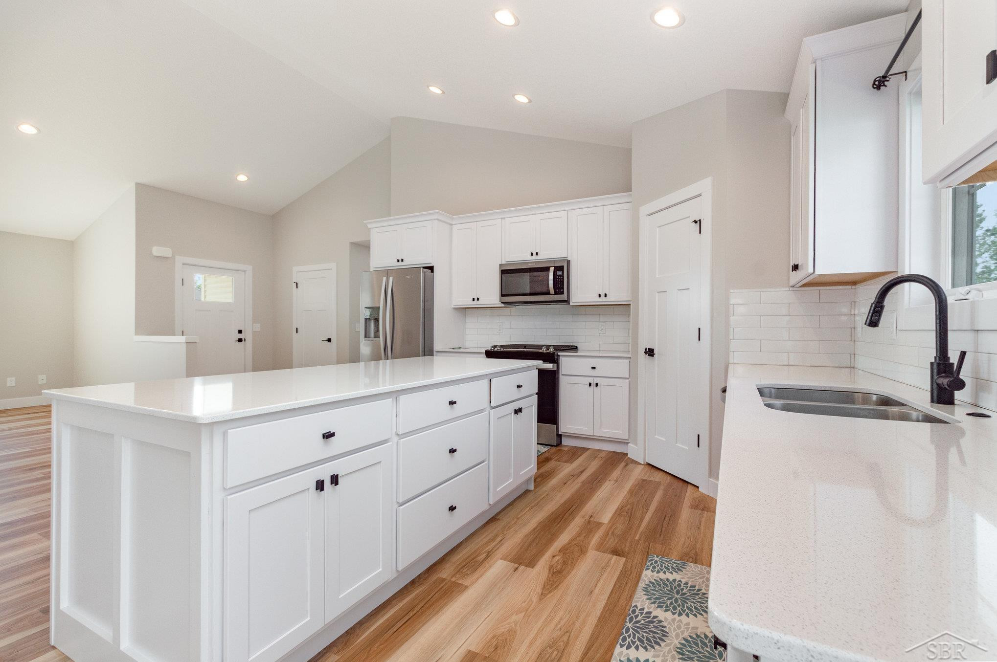 10450 Laurel Woods Place, Freeland, MI 48623 — Photo 4