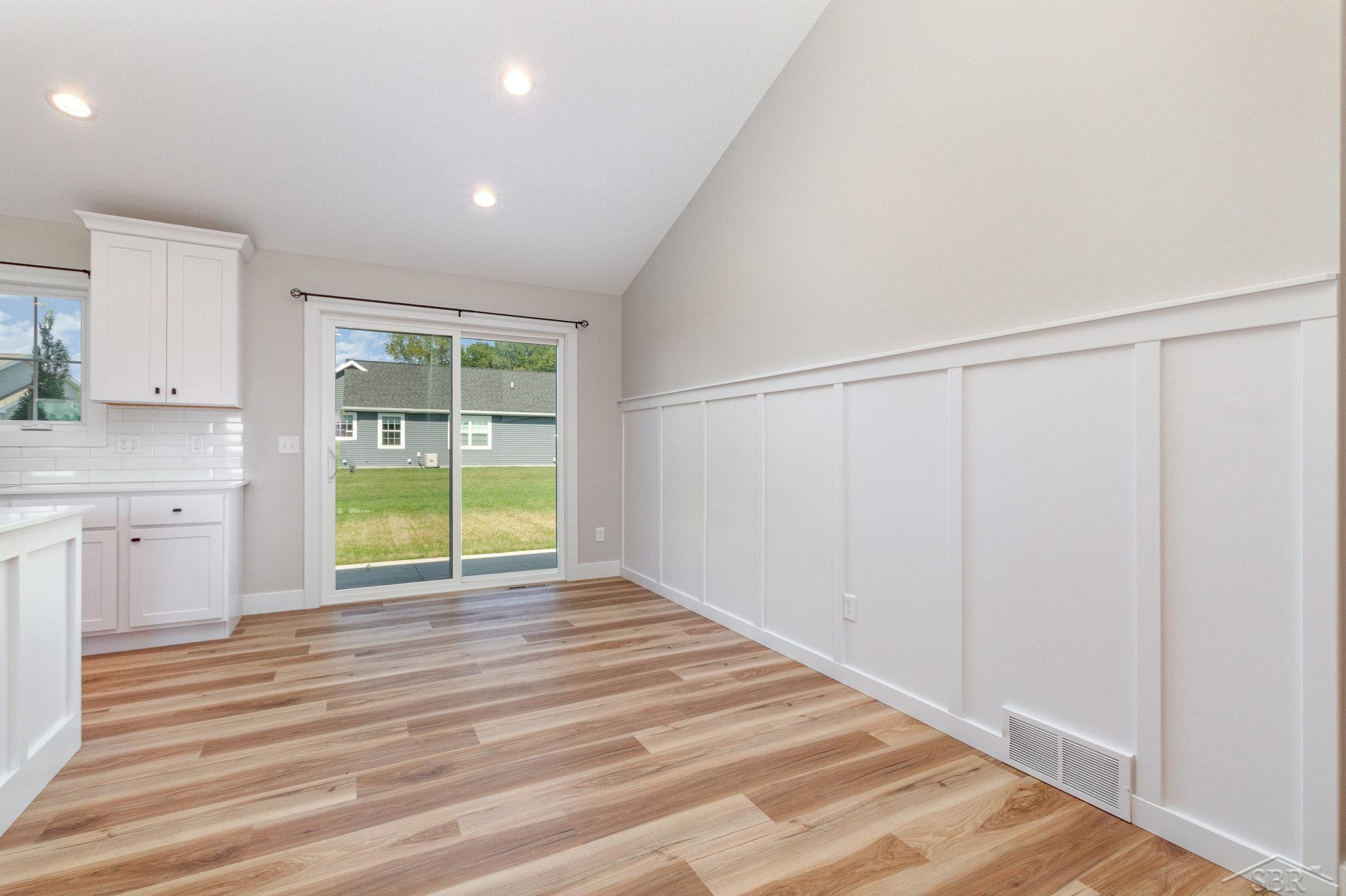 10450 Laurel Woods Place, Freeland, MI 48623 — Photo 8