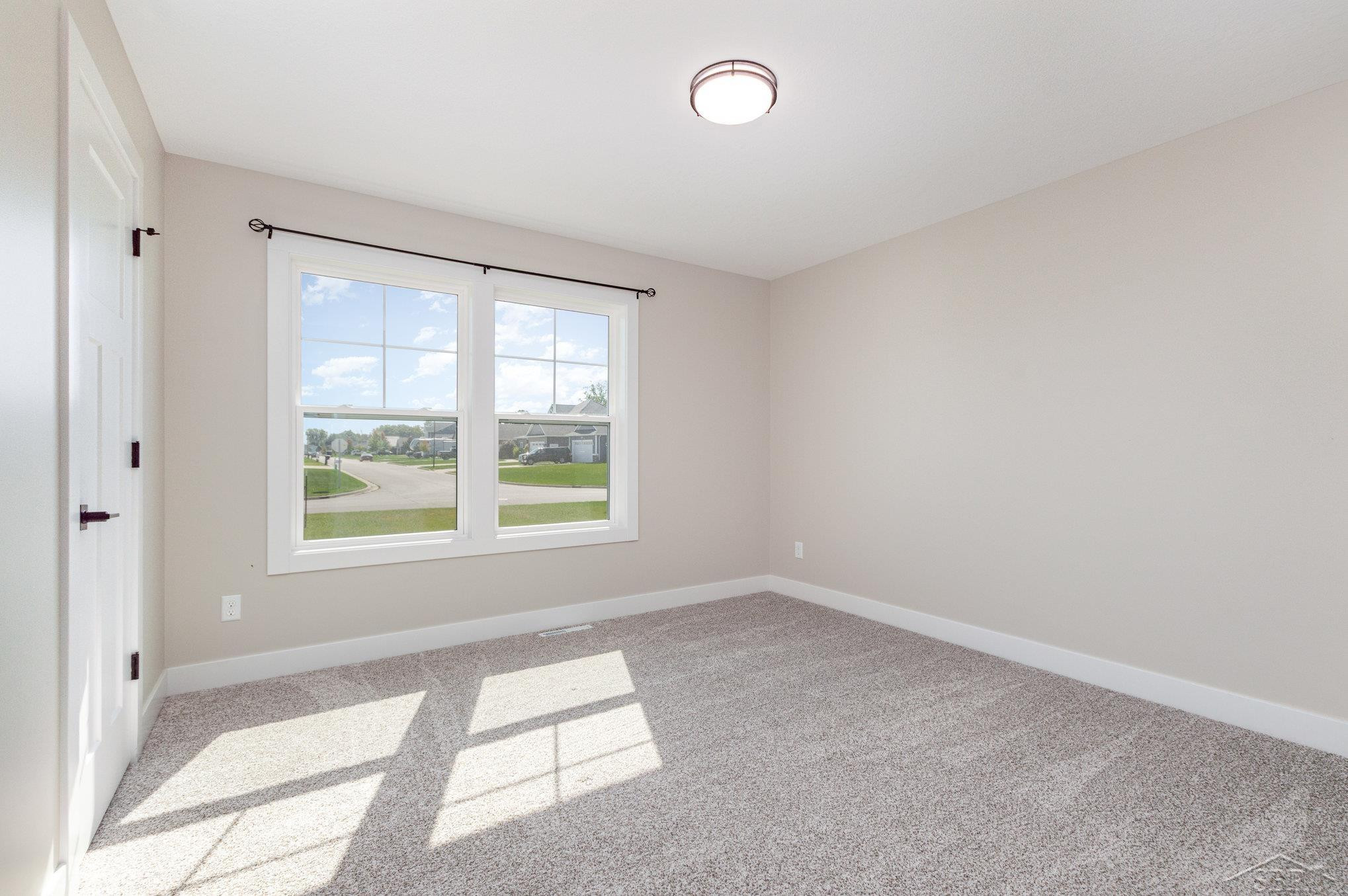 10450 Laurel Woods Place, Freeland, MI 48623 — Photo 16
