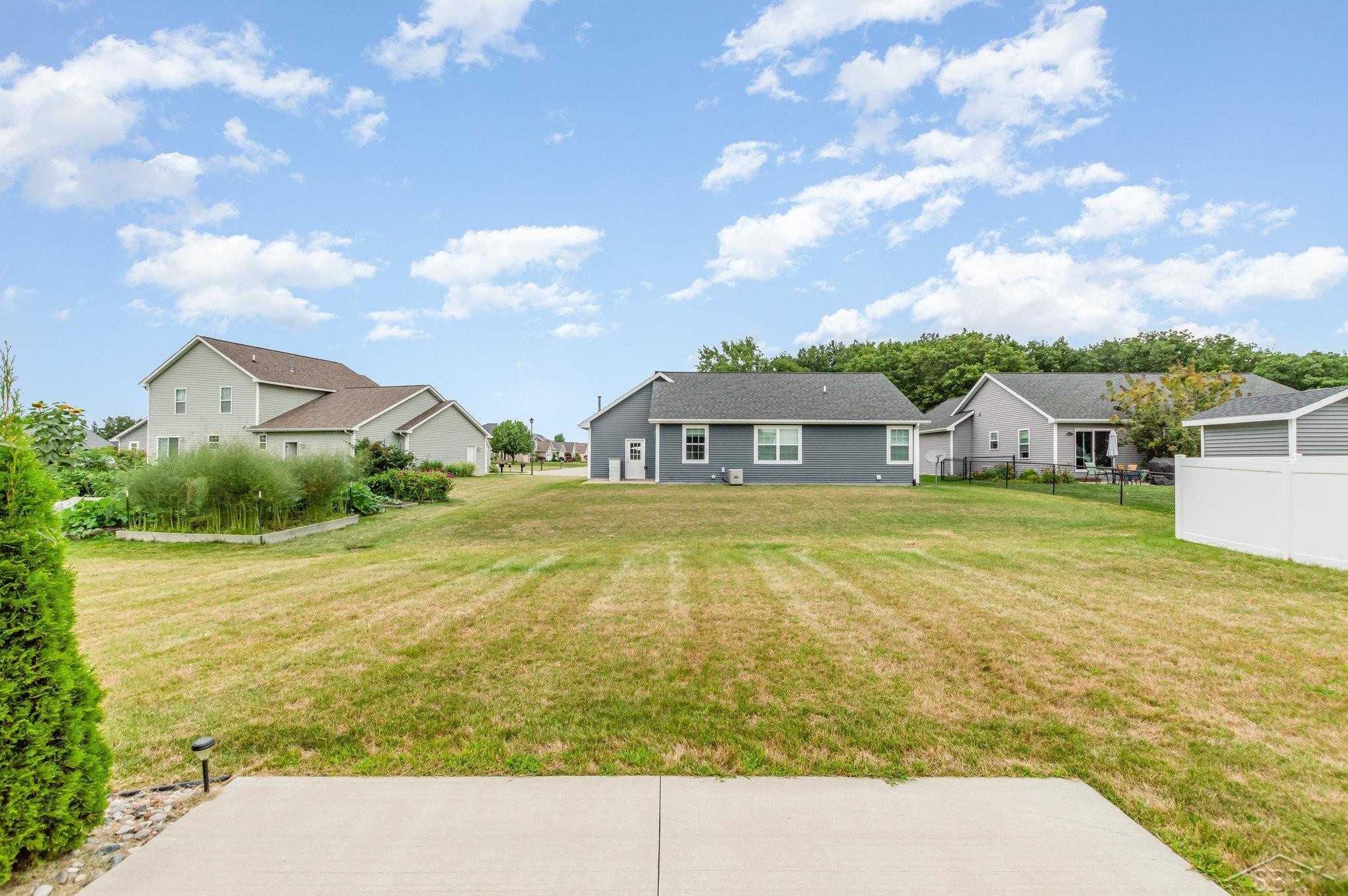10450 Laurel Woods Place, Freeland, MI 48623 — Photo 30