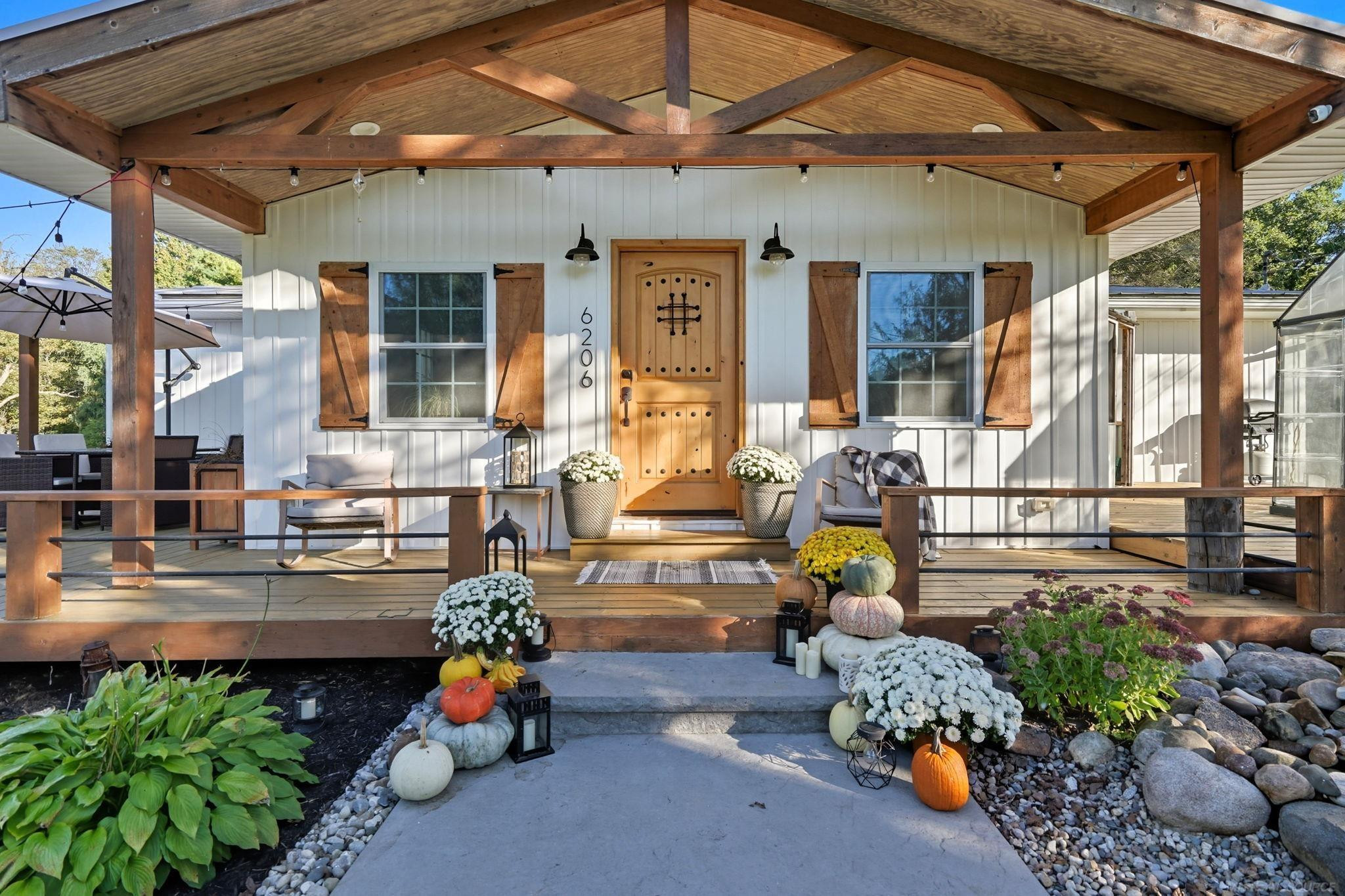 6206 Gratiot Avenue, MI 48079 — front exterior