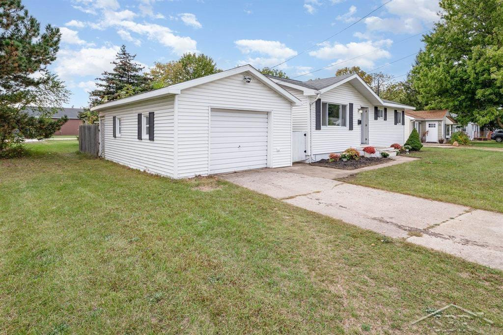 1956 Belmont Drive, Mount Pleasant, MI 48858 — Photo 2