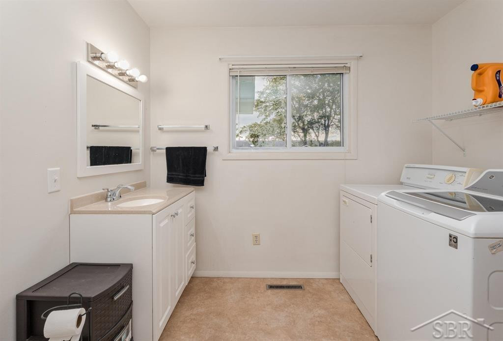 1956 Belmont Drive, Mount Pleasant, MI 48858 — Photo 12