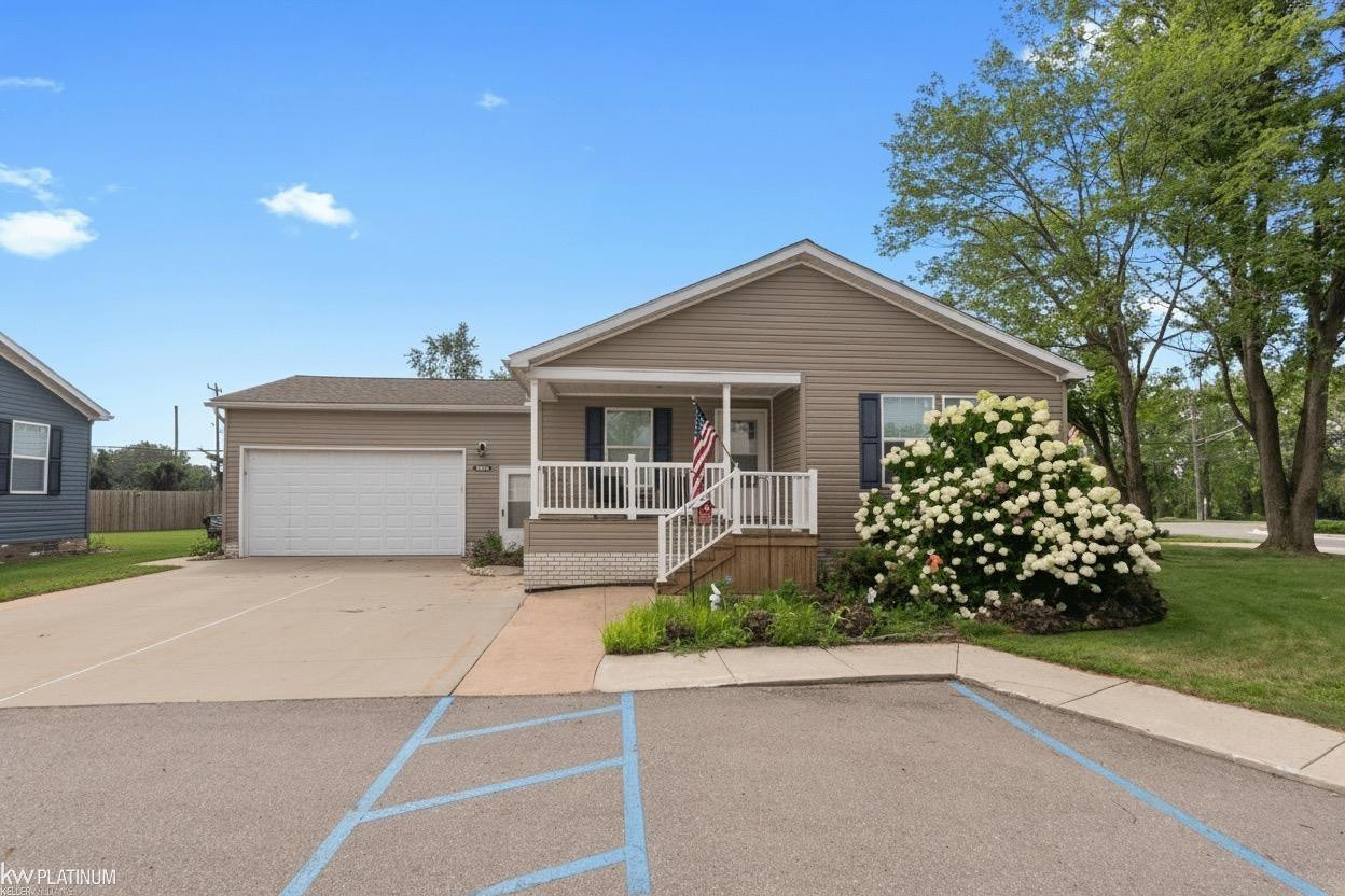 10364 Bonaparte Court, MI — Photo 2