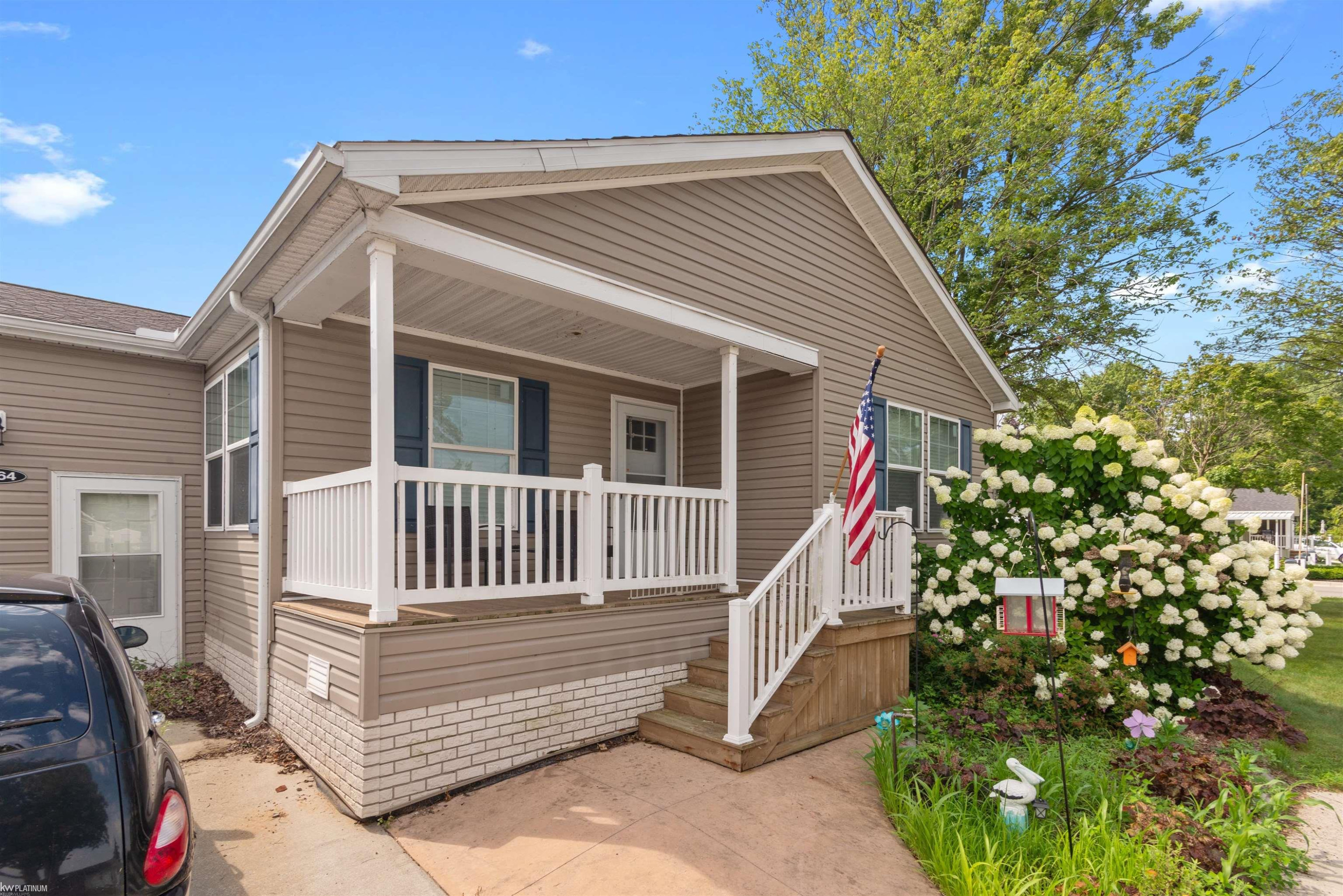 10364 Bonaparte Court, MI — Photo 4