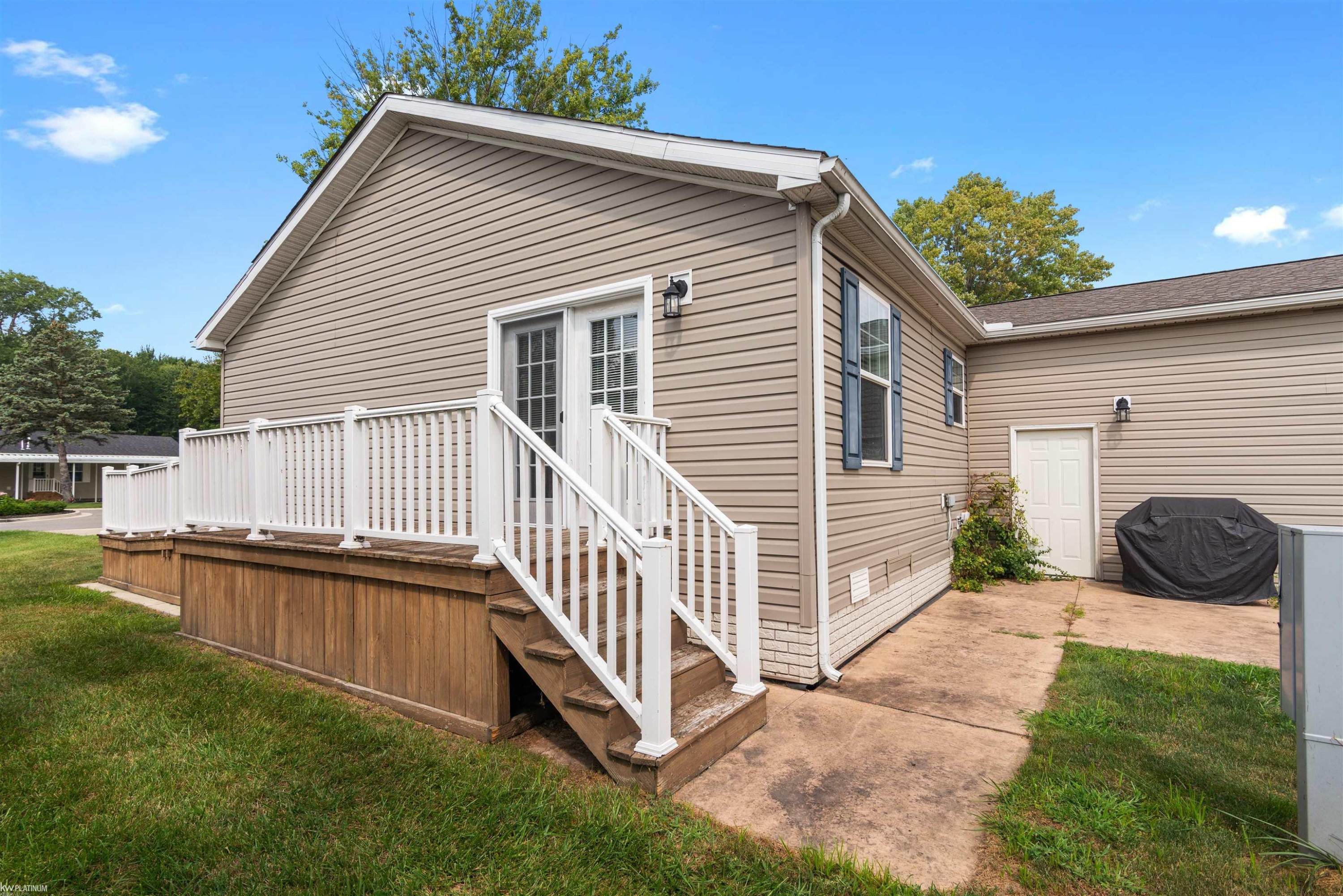 10364 Bonaparte Court, MI — Photo 23