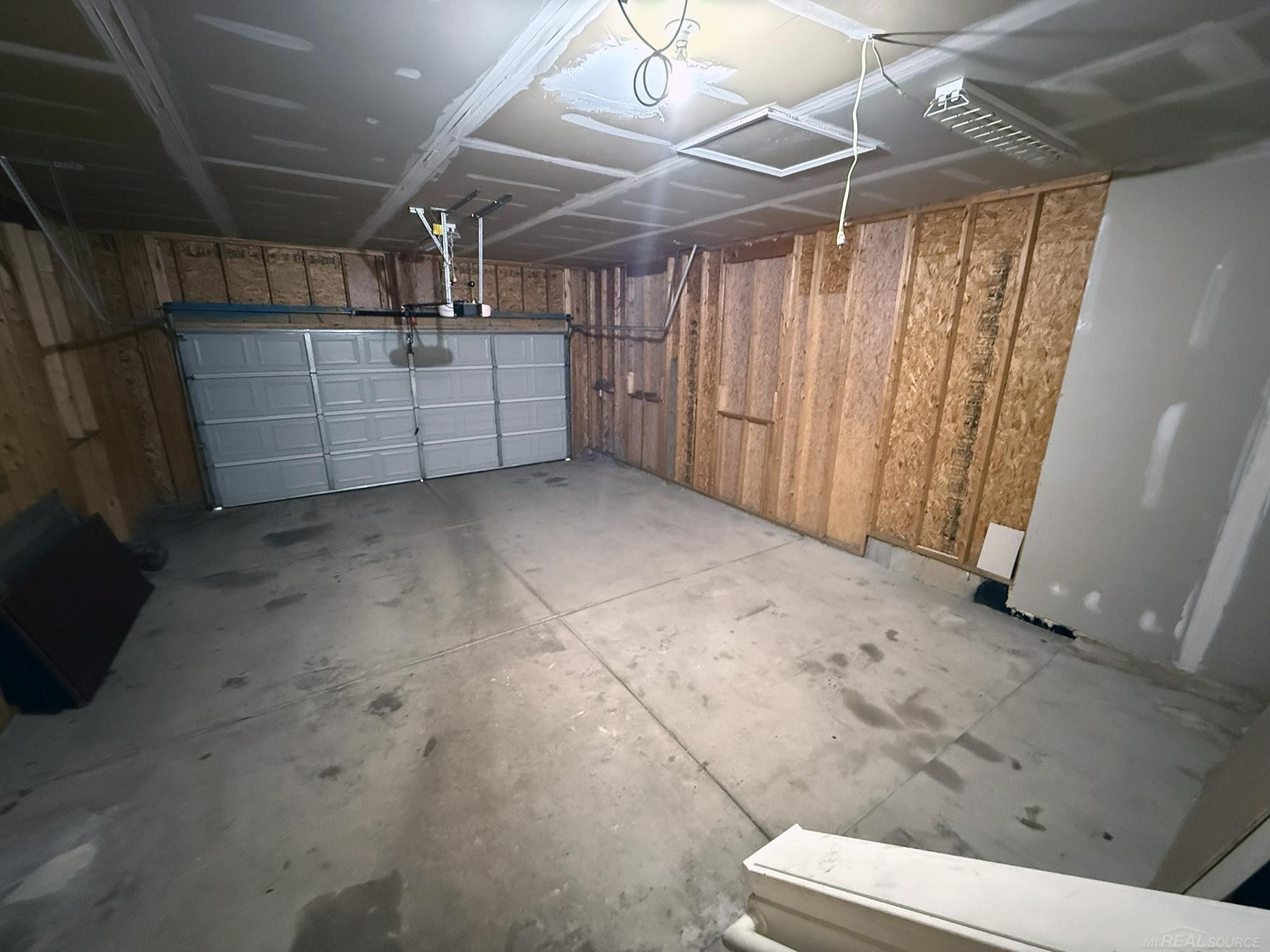 810 Canyon Creek Drive, Holly, MI 48442 — Photo 31