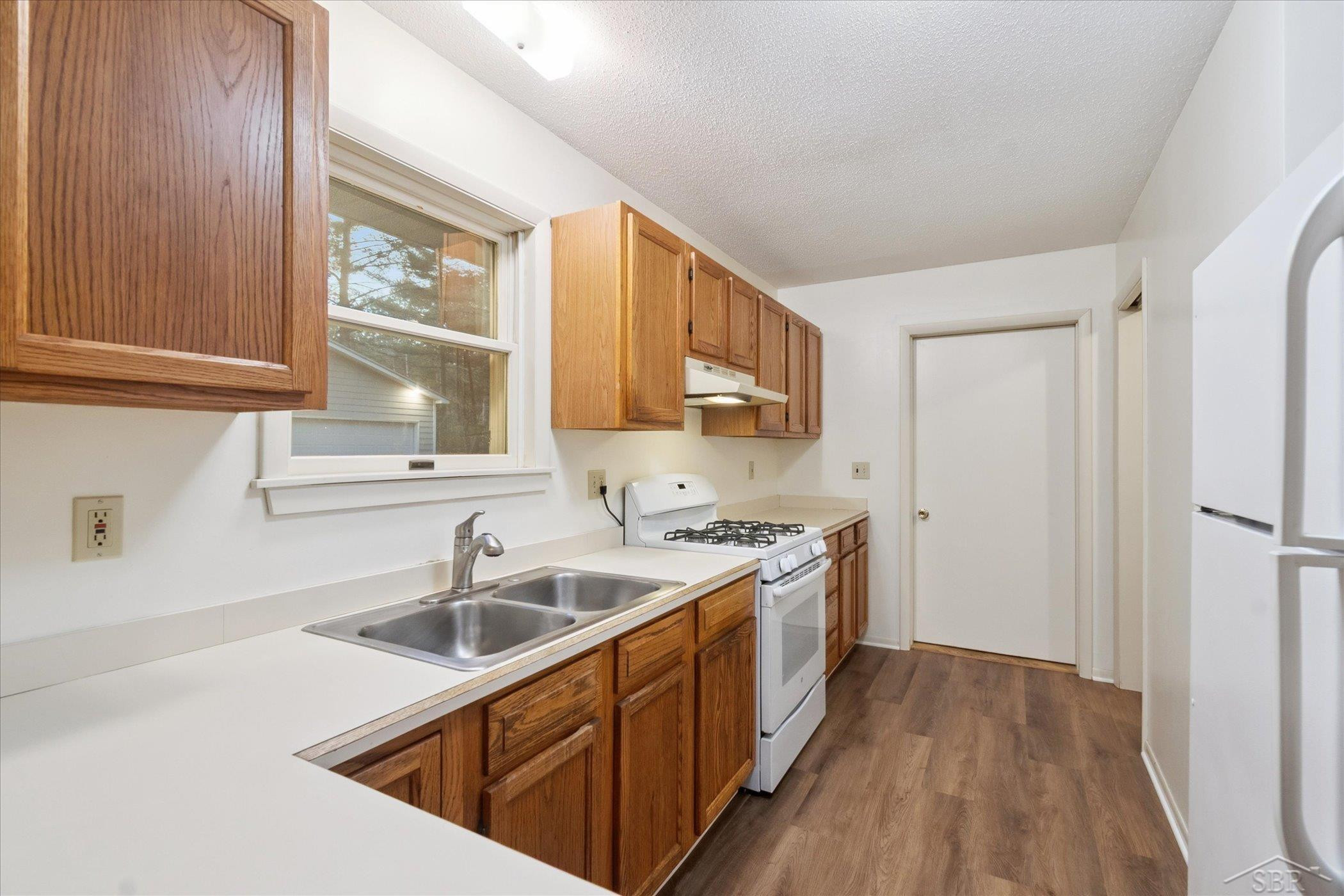 769 W Maplecrest Drive, Sanford, MI 48657 — Photo 3