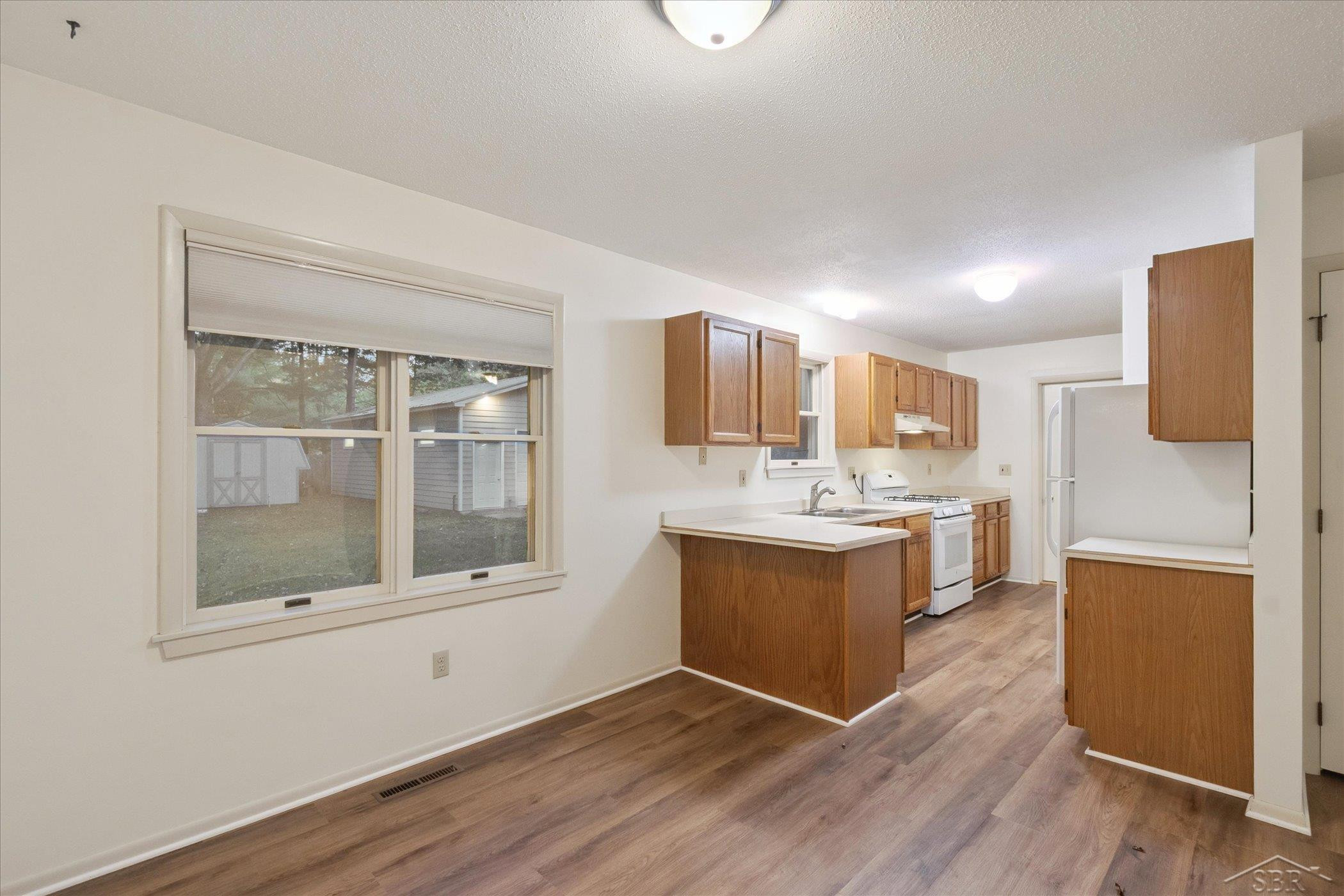 769 W Maplecrest Drive, Sanford, MI 48657 — Photo 4