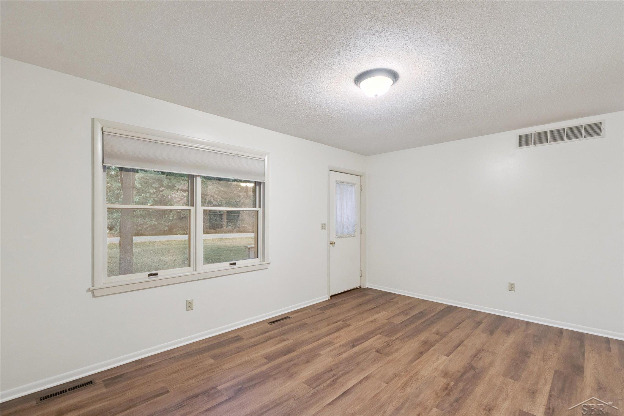 769 W Maplecrest Drive, Sanford, MI 48657 — Photo 8