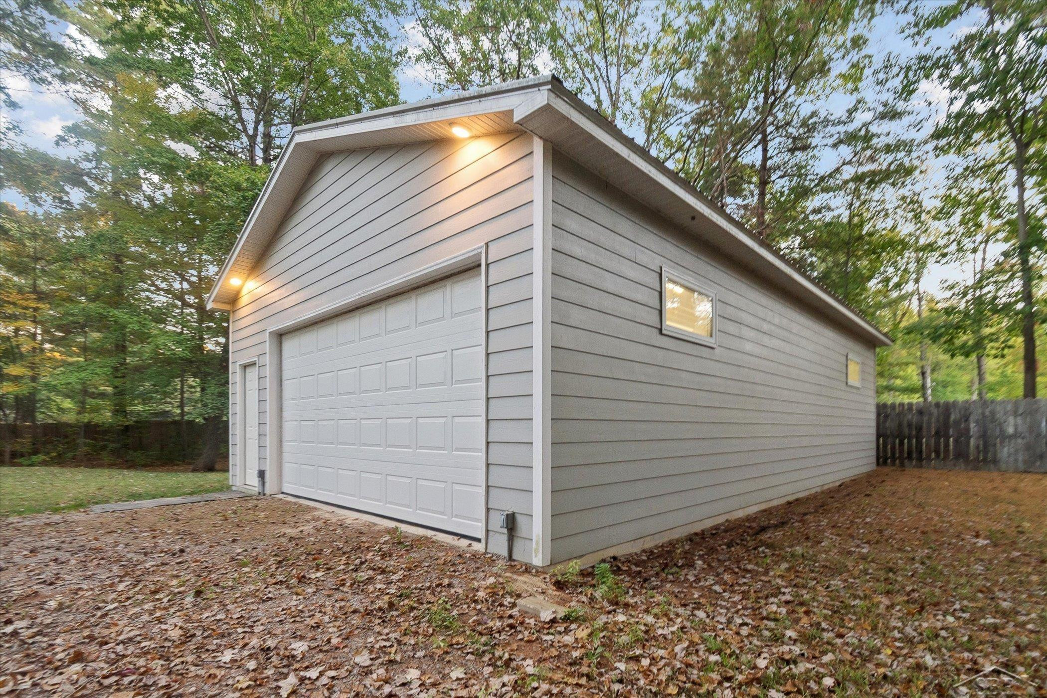 769 W Maplecrest Drive, Sanford, MI 48657 — Photo 25