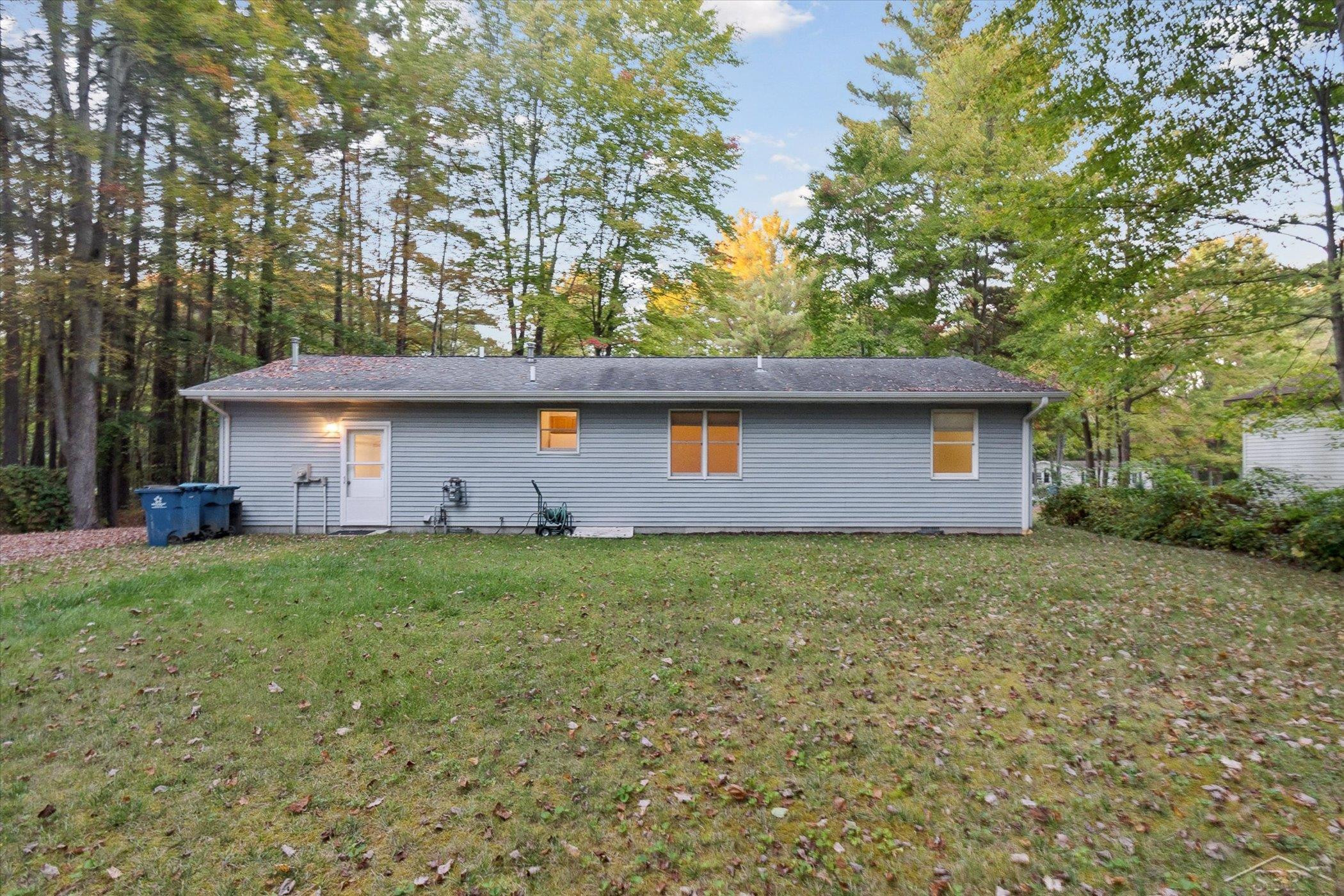 769 W Maplecrest Drive, Sanford, MI 48657 — Photo 26