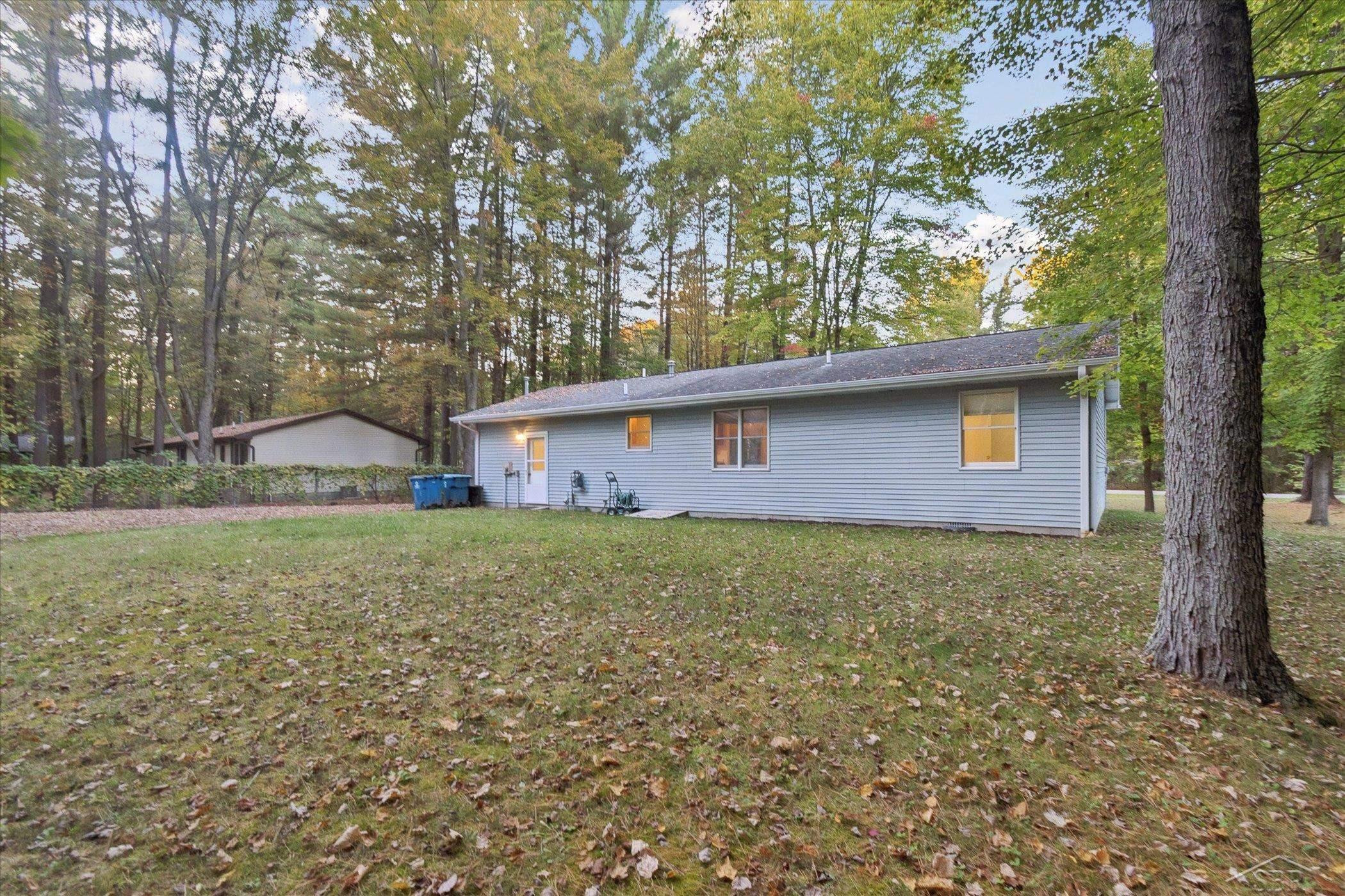 769 W Maplecrest Drive, Sanford, MI 48657 — Photo 27