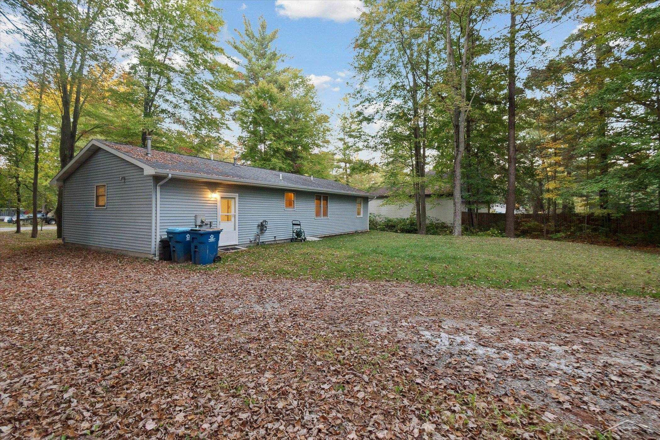 769 W Maplecrest Drive, Sanford, MI 48657 — Photo 28