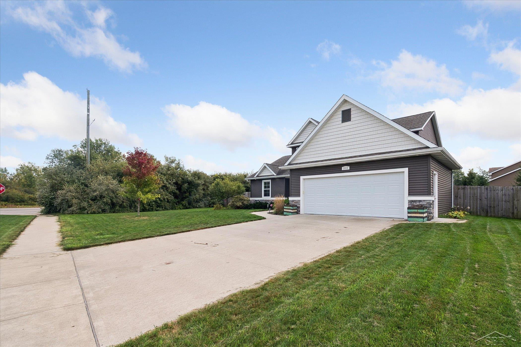 2011 Prairie Point Drive, Auburn, MI 48611 — Photo 3