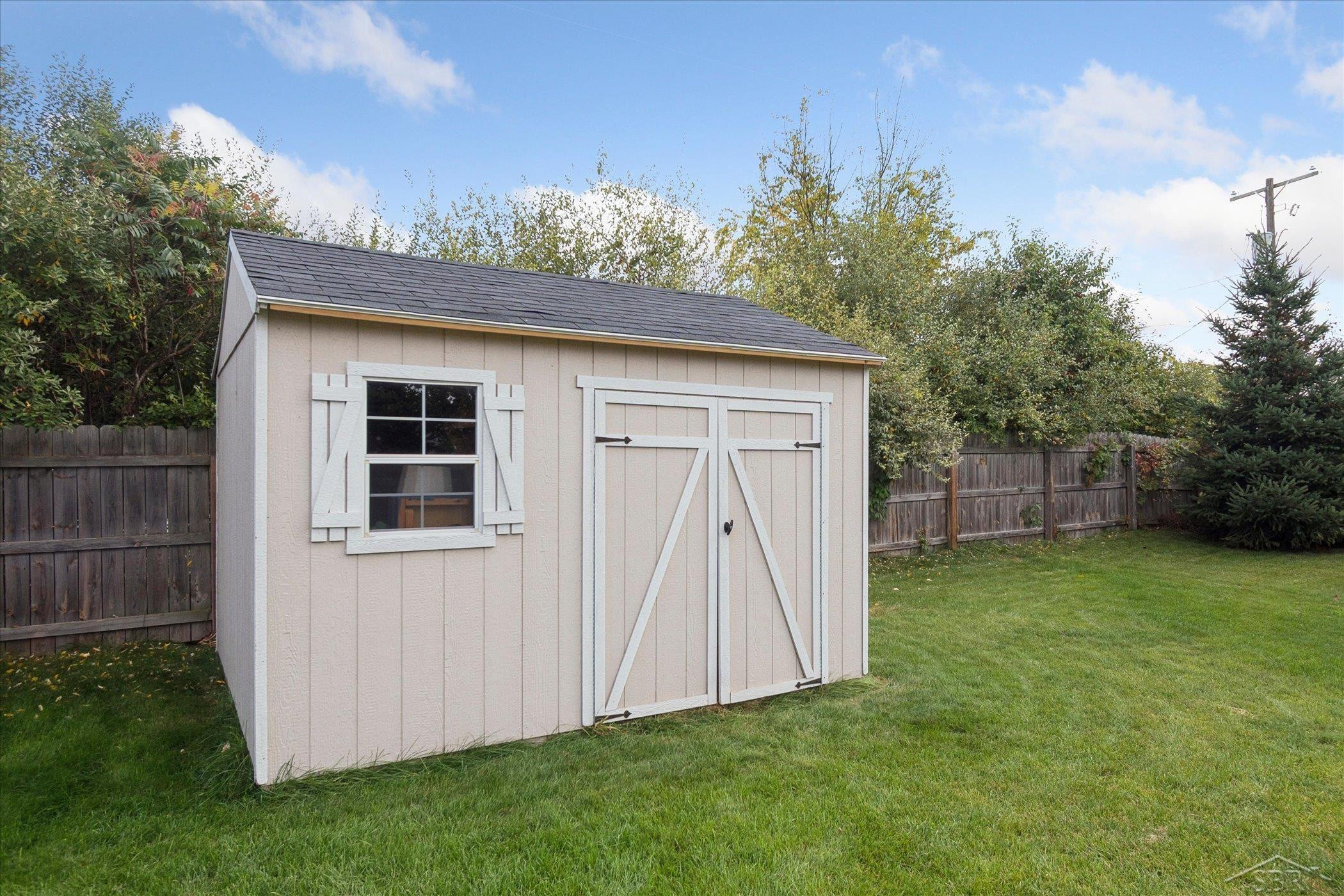 2011 Prairie Point Drive, Auburn, MI 48611 — Photo 33